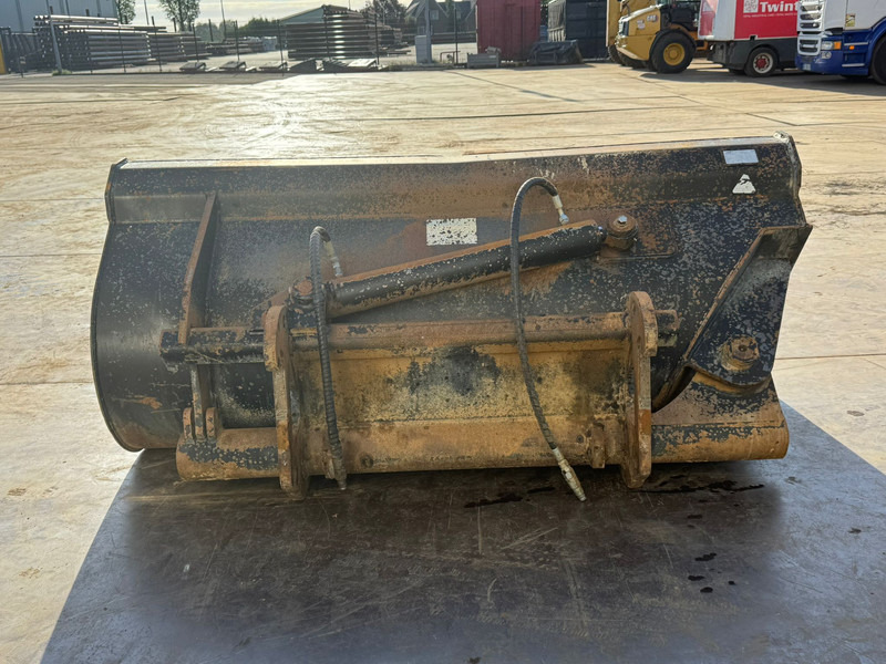 ZFE Side-Tilting bucket for CAT 908 SW - بكت: صورة 4 ZFE Side-Tilting bucket for CAT 908 SW - بكت: صورة 4