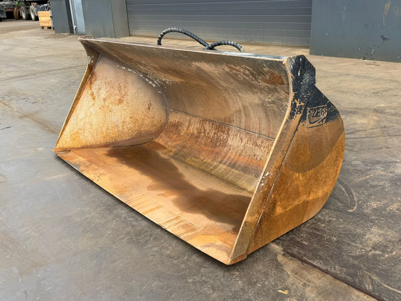 ZFE Side-Tilting bucket - بكت: صورة 3 ZFE Side-Tilting bucket - بكت: صورة 3