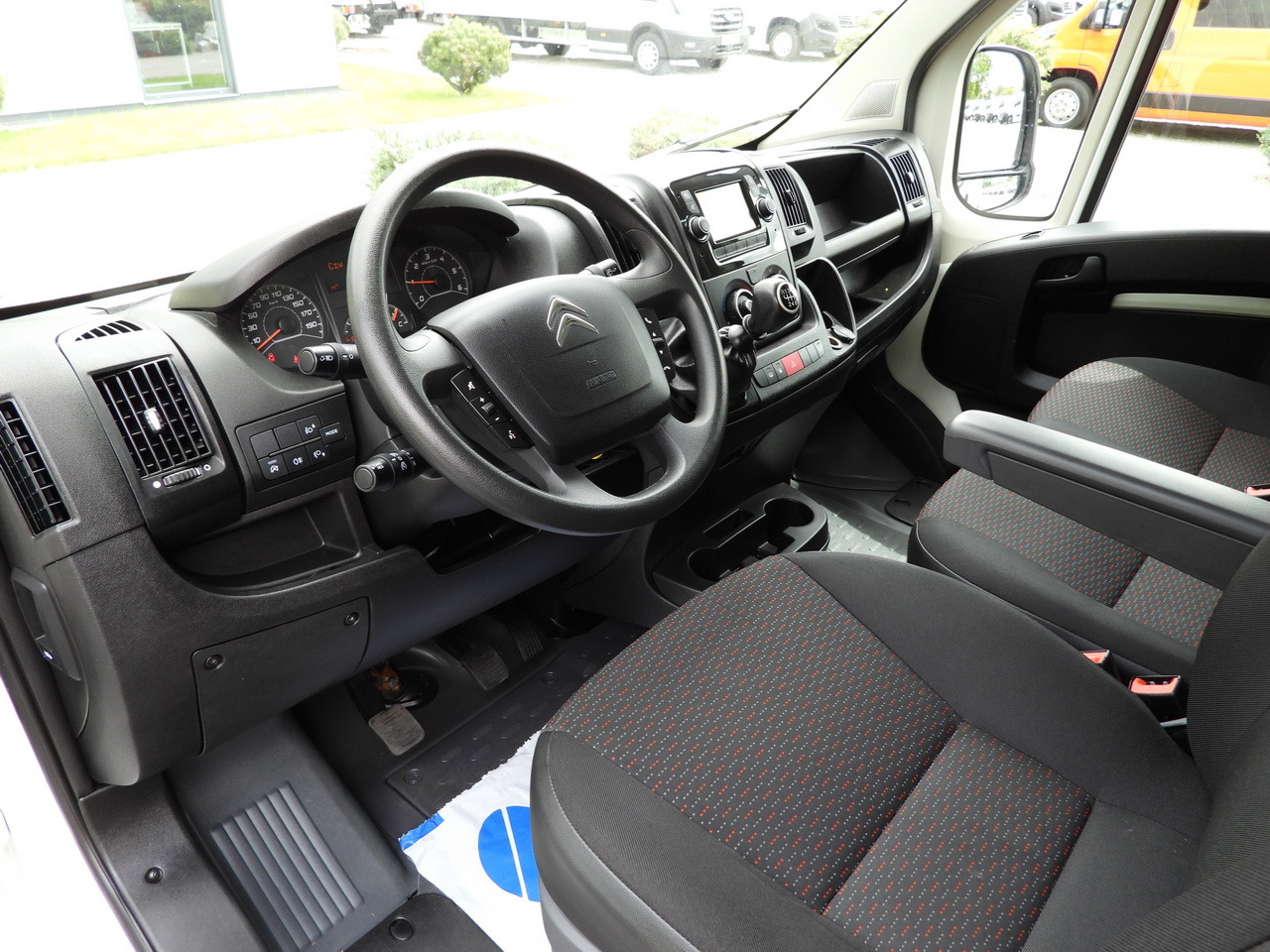 CITROEN JUMPER BOX LIFT 8 PALLETS CRUISE CONTROL NAVIGATION AIR CONDITIONING 165HP - شاحنة مغلقة الصندوق: صورة 2 CITROEN JUMPER BOX LIFT 8 PALLETS CRUISE CONTROL NAVIGATION AIR CONDITIONING 165HP - شاحنة مغلقة الصندوق: صورة 2