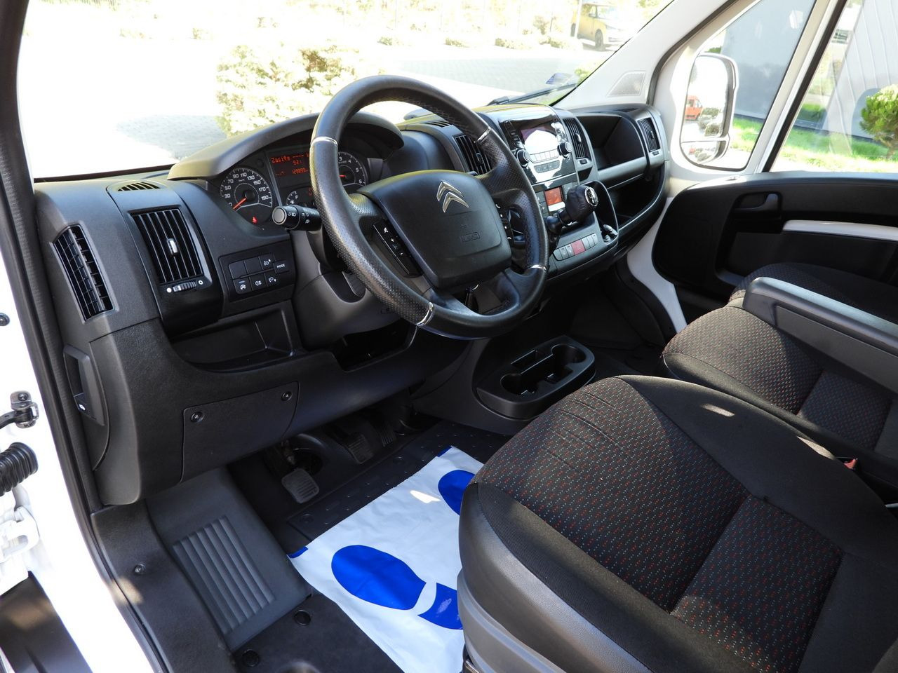 CITROEN JUMPER STAKE BODY DOUBLE CABIN DOKA 7 SEATS PNEUMATICS AIR CONDITIONING 140HP - الشاحنات الصغيرة كابينة مزدوجة: صورة 2 CITROEN JUMPER STAKE BODY DOUBLE CABIN DOKA 7 SEATS PNEUMATICS AIR CONDITIONING 140HP - الشاحنات الصغيرة كابينة مزدوجة: صورة 2