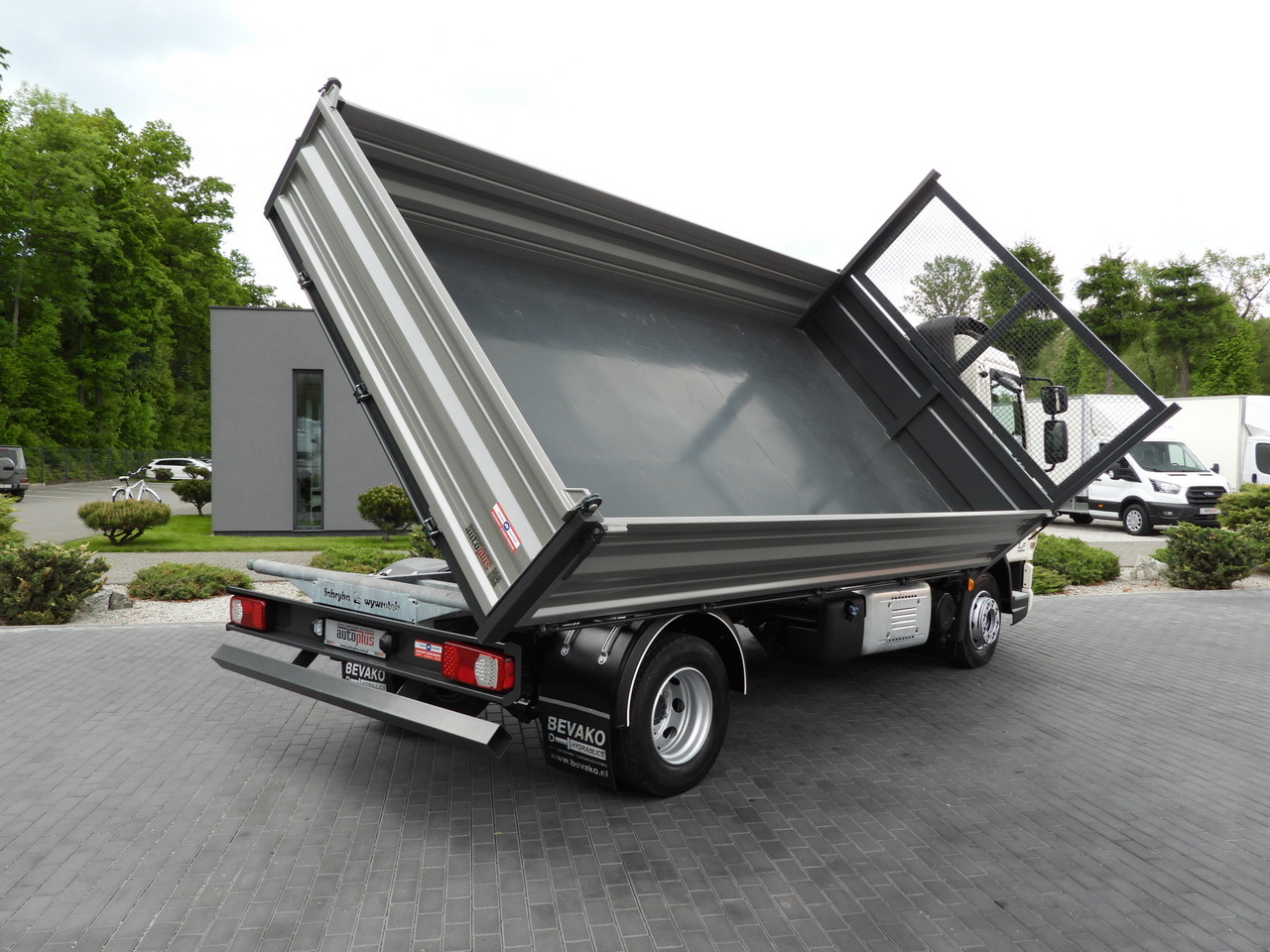 DAF LF 180 THREE-WAY TIPPER CRUISE CONTROL LED LIGHTS AUTOMATIC TRANSMISSION TWIN WHEELS AIR CONDITIONING 180HP - قلاب صغير: صورة 3 DAF LF 180 THREE-WAY TIPPER CRUISE CONTROL LED LIGHTS AUTOMATIC TRANSMISSION TWIN WHEELS AIR CONDITIONING 180HP - قلاب صغير: صورة 3