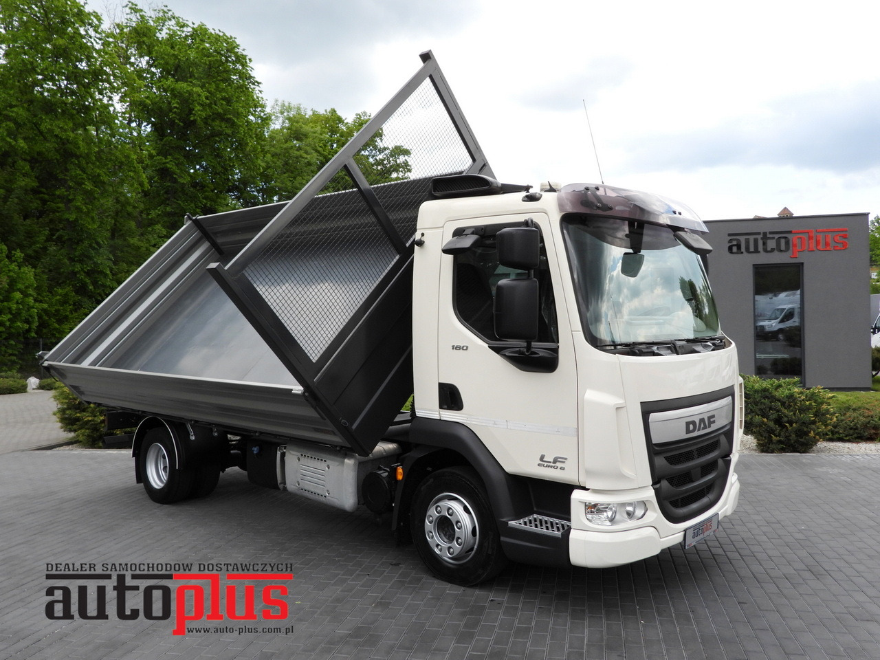 DAF LF 180 THREE-WAY TIPPER CRUISE CONTROL LED LIGHTS AUTOMATIC TRANSMISSION TWIN WHEELS AIR CONDITIONING 180HP - قلاب صغير: صورة 1 DAF LF 180 THREE-WAY TIPPER CRUISE CONTROL LED LIGHTS AUTOMATIC TRANSMISSION TWIN WHEELS AIR CONDITIONING 180HP - قلاب صغير: صورة 1