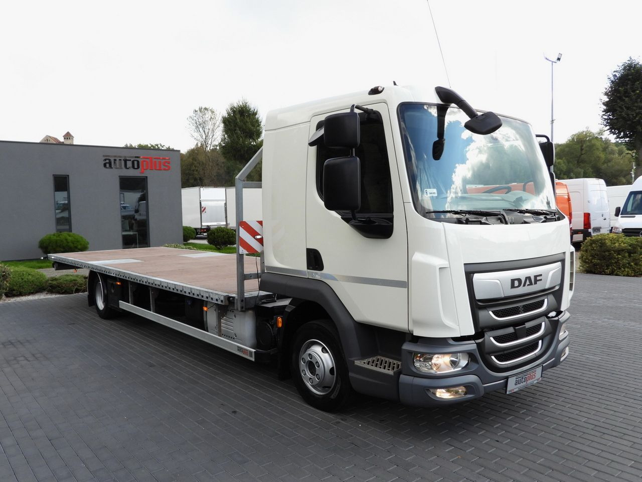 DAF LF 230 CONTAINER CARRIER PLATFORM + TRAILER WEBASTO CRUISE CONTROL LED LIGHTS PNEUMATICS AUTOMATIC TRANSMISSION TWIN WHEELS AIR CONDITIONING 230HP - شاحنات الحاويات / جسم علوي قابل للتغيير شاحنة: صورة 4 DAF LF 230 CONTAINER CARRIER PLATFORM + TRAILER WEBASTO CRUISE CONTROL LED LIGHTS PNEUMATICS AUTOMATIC TRANSMISSION TWIN WHEELS AIR CONDITIONING 230HP - شاحنات الحاويات / جسم علوي قابل للتغيير شاحنة: صورة 4