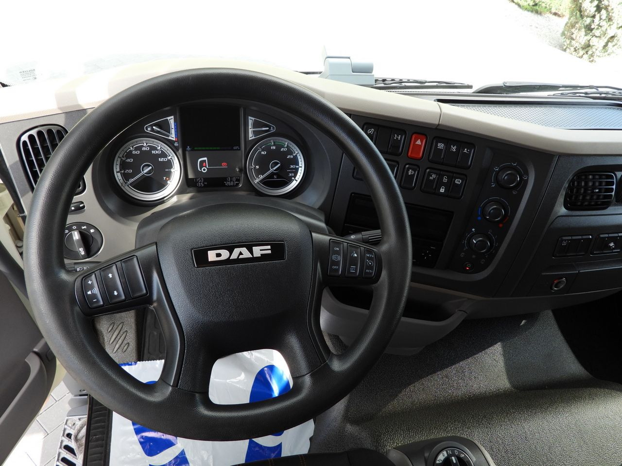 DAF LF 230 CONTAINER CARRIER PLATFORM + TRAILER WEBASTO CRUISE CONTROL LED LIGHTS PNEUMATICS AUTOMATIC TRANSMISSION  TWIN WHEELS AIR CONDITIONING  230HP - شاحنات الحاويات / جسم علوي قابل للتغيير شاحنة: صورة 2 DAF LF 230 CONTAINER CARRIER PLATFORM + TRAILER WEBASTO CRUISE CONTROL LED LIGHTS PNEUMATICS AUTOMATIC TRANSMISSION  TWIN WHEELS AIR CONDITIONING  230HP - شاحنات الحاويات / جسم علوي قابل للتغيير شاحنة: صورة 2