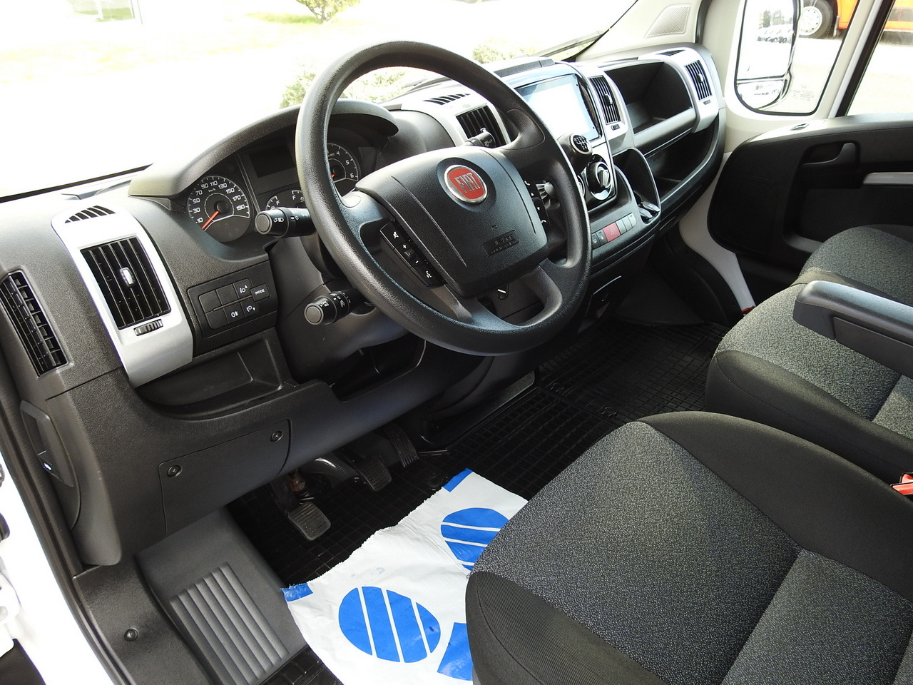 FIAT DUCATO BOX LIFT 8 PALLETS CRUISE CONTROL NAVIGATION LED LIGHTS AIR CONDITIONING 130HP - شاحنة مغلقة الصندوق: صورة 2 FIAT DUCATO BOX LIFT 8 PALLETS CRUISE CONTROL NAVIGATION LED LIGHTS AIR CONDITIONING 130HP - شاحنة مغلقة الصندوق: صورة 2