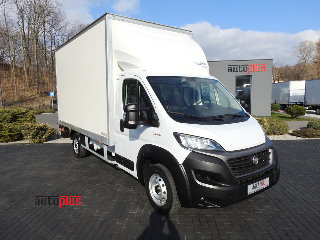 FIAT DUCATO BOX LIFT 8 PALLETS CRUISE CONTROL NAVIGATION LED LIGHTS AIR CONDITIONING 130HP - شاحنة مغلقة الصندوق: صورة 1 FIAT DUCATO BOX LIFT 8 PALLETS CRUISE CONTROL NAVIGATION LED LIGHTS AIR CONDITIONING 130HP - شاحنة مغلقة الصندوق: صورة 1