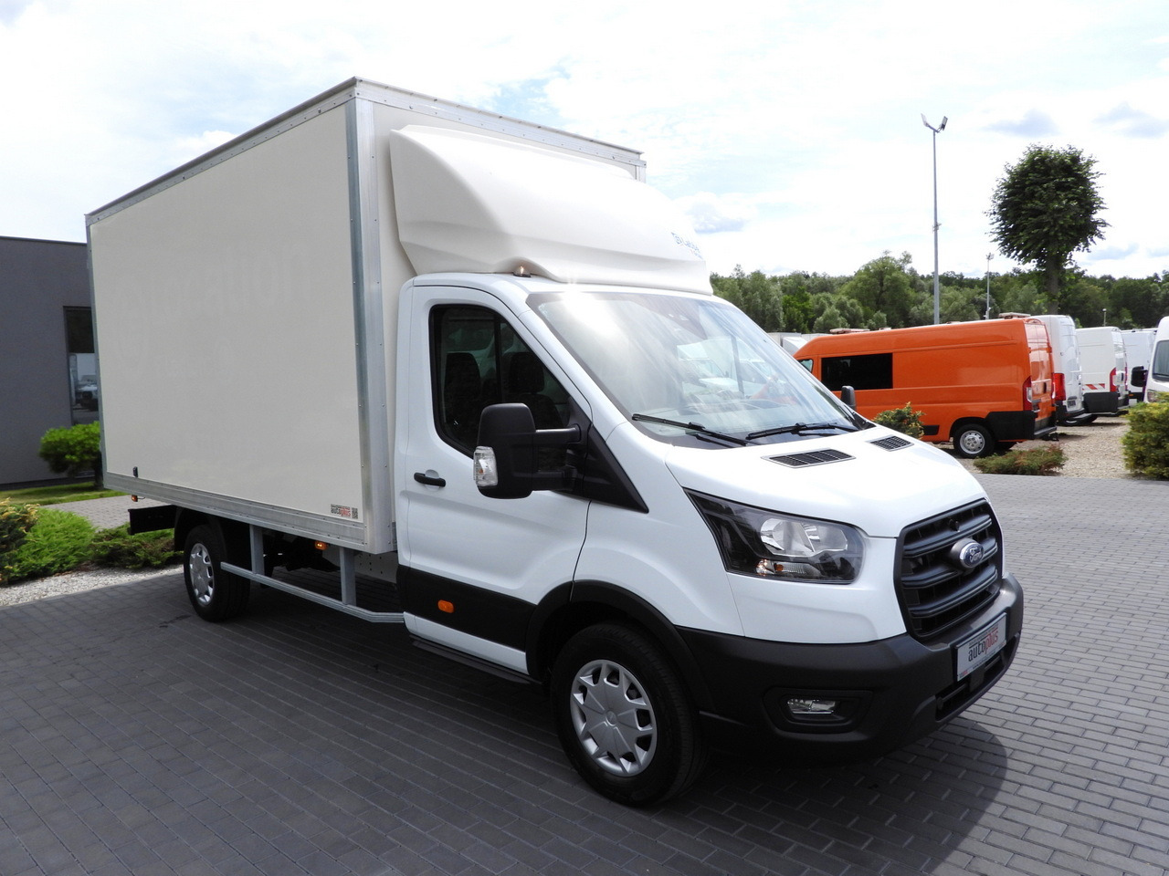 FORD TRANSIT BOX 8 PALLETS CRUISE CONTROL AIR CONDITIONING 130HP - شاحنة مغلقة الصندوق: صورة 4 FORD TRANSIT BOX 8 PALLETS CRUISE CONTROL AIR CONDITIONING 130HP - شاحنة مغلقة الصندوق: صورة 4