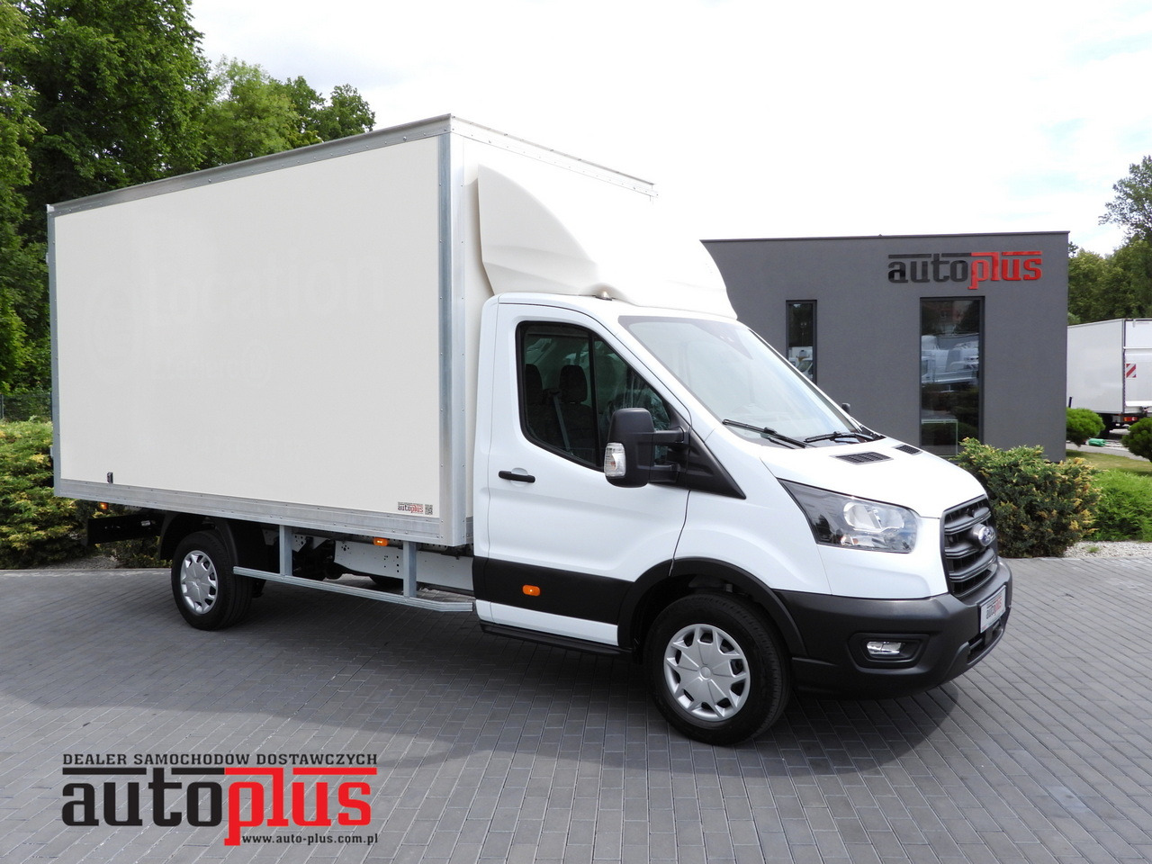 FORD TRANSIT BOX 8 PALLETS CRUISE CONTROL AIR CONDITIONING 130HP - شاحنة مغلقة الصندوق: صورة 1 FORD TRANSIT BOX 8 PALLETS CRUISE CONTROL AIR CONDITIONING 130HP - شاحنة مغلقة الصندوق: صورة 1