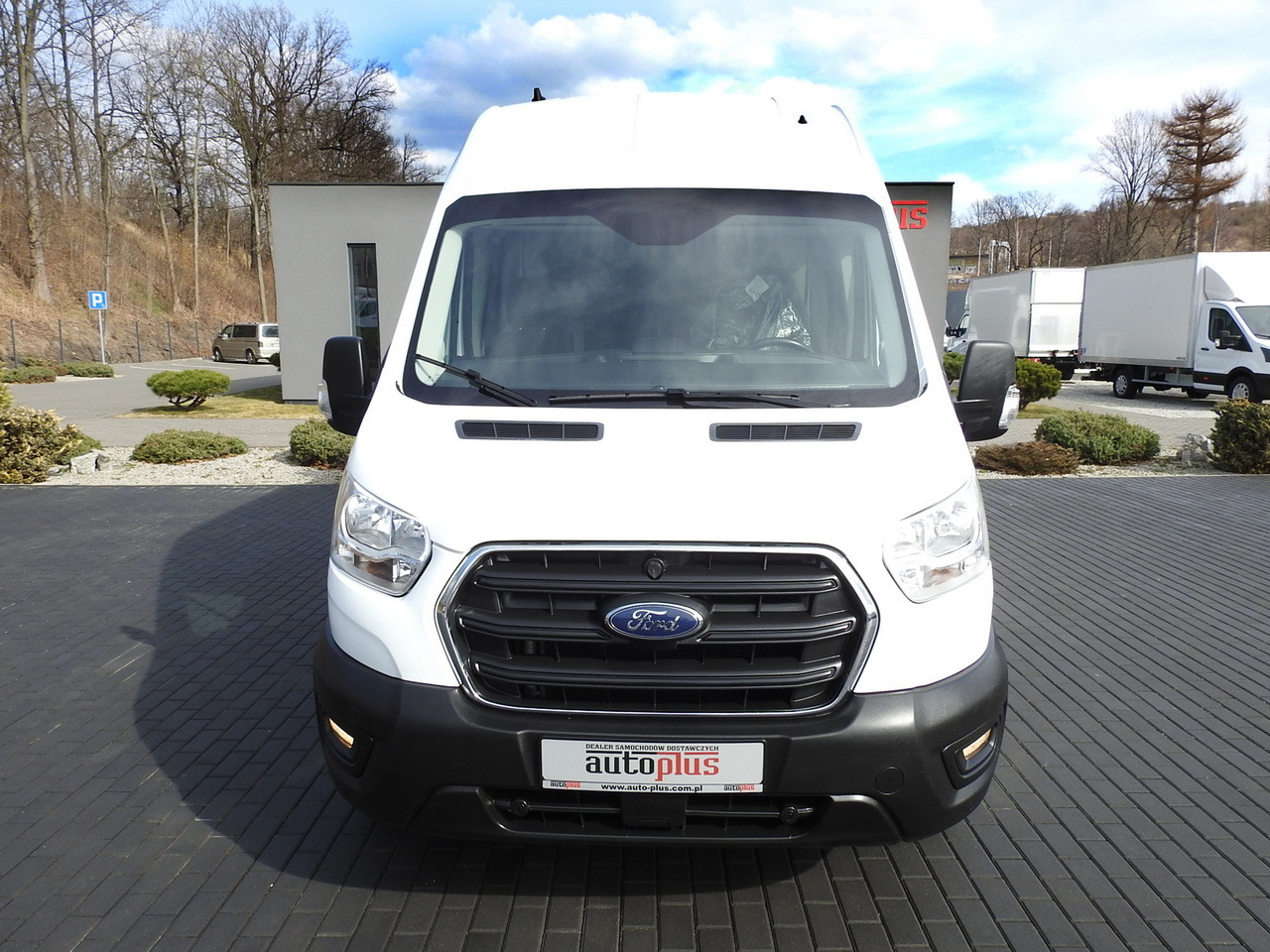 FORD TRANSIT  BOX DELIVERY VAN 6 SEATS CRUISE CONTROL LED LIGHTS AIR CONDITIONING  180HP - فان: صورة 5 FORD TRANSIT  BOX DELIVERY VAN 6 SEATS CRUISE CONTROL LED LIGHTS AIR CONDITIONING  180HP - فان: صورة 5