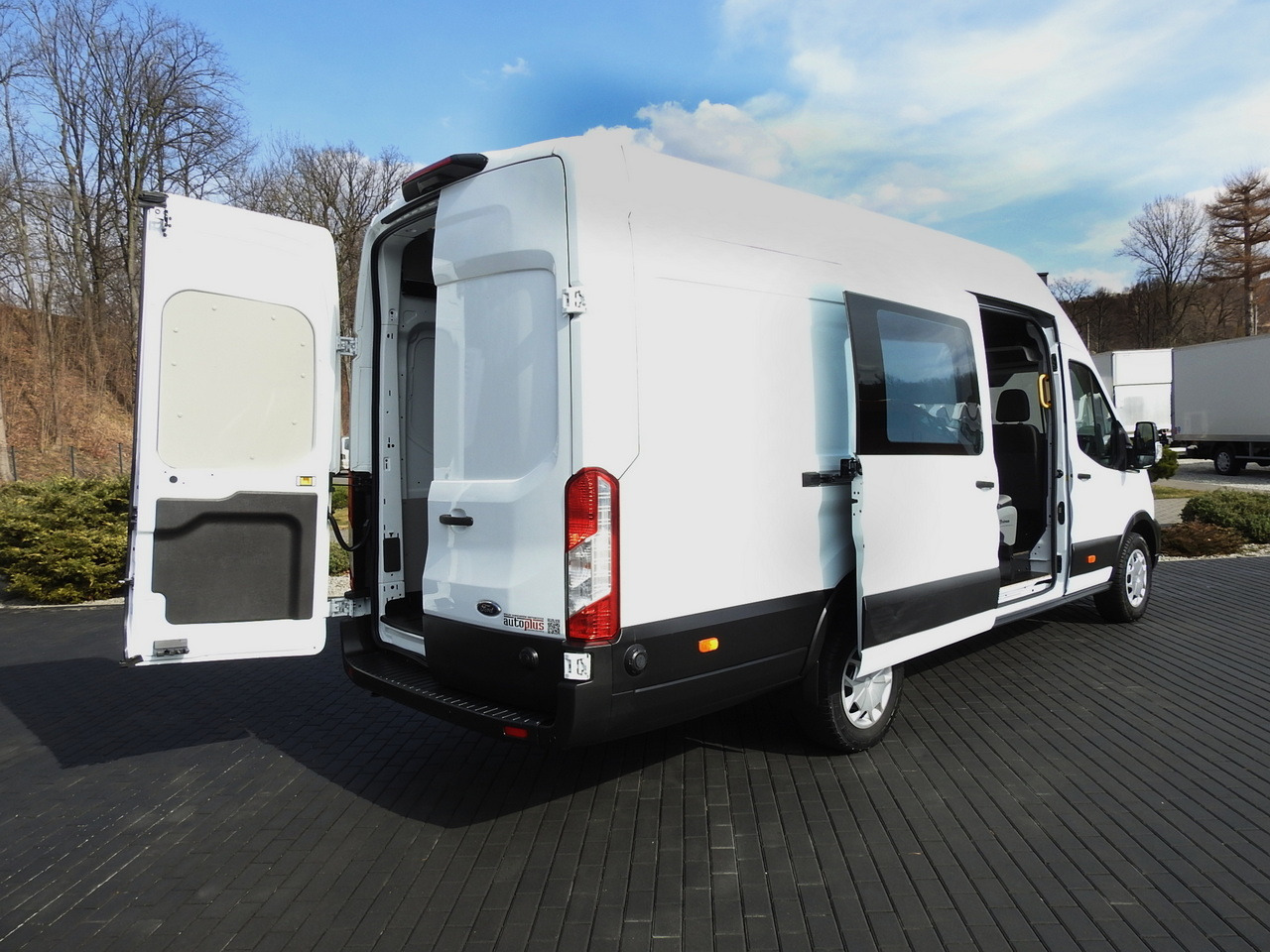FORD TRANSIT  BOX DELIVERY VAN 6 SEATS CRUISE CONTROL LED LIGHTS AIR CONDITIONING  180HP - فان: صورة 3 FORD TRANSIT  BOX DELIVERY VAN 6 SEATS CRUISE CONTROL LED LIGHTS AIR CONDITIONING  180HP - فان: صورة 3
