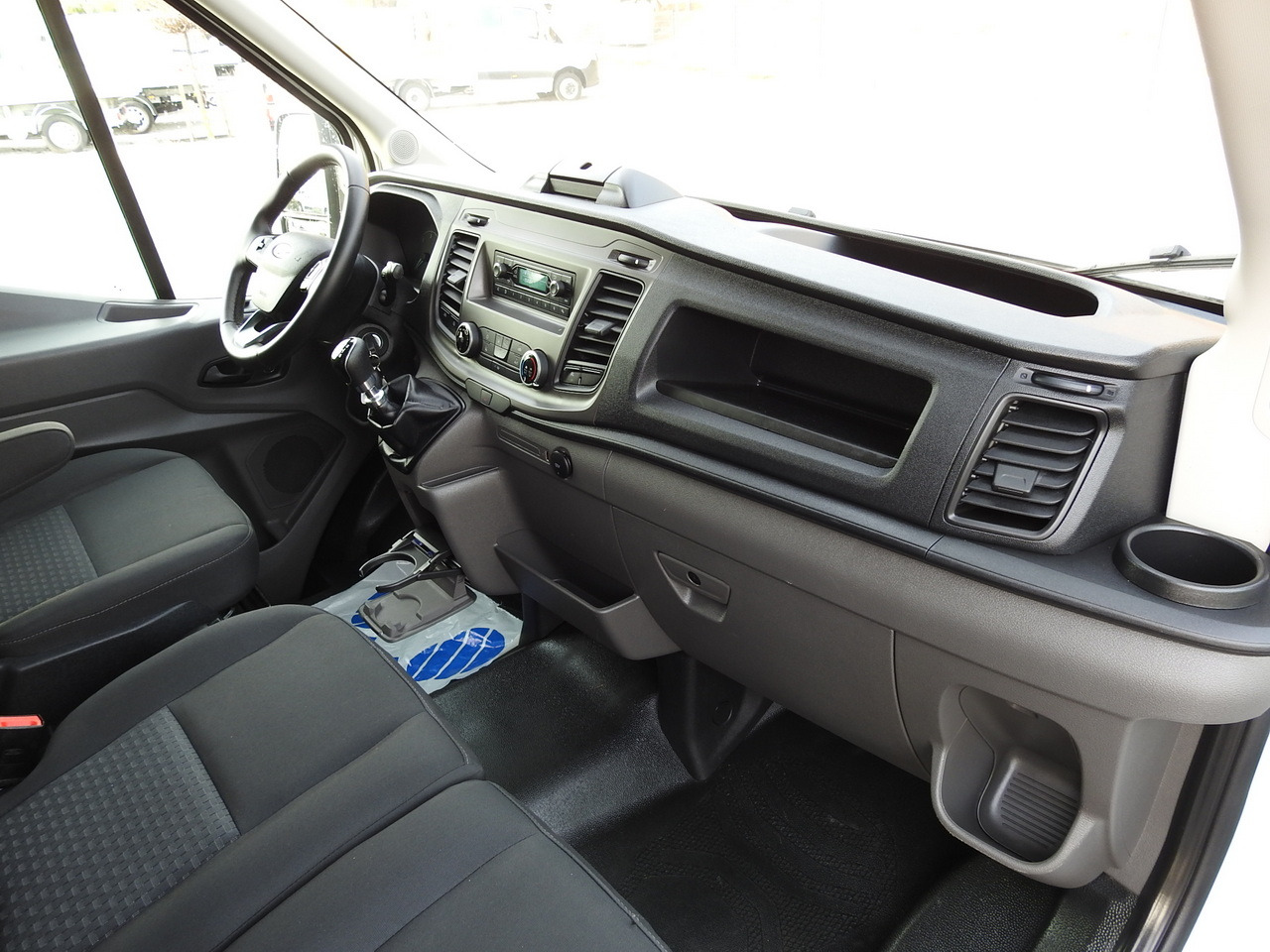 FORD TRANSIT BOX LIFT 8 PALLETS CRUISE CONTROL AIR CONDITIONING  130HP FORD TRANSIT BOX LIFT 8 PALLETS CRUISE CONTROL AIR CONDITIONING  130HP: صورة 43