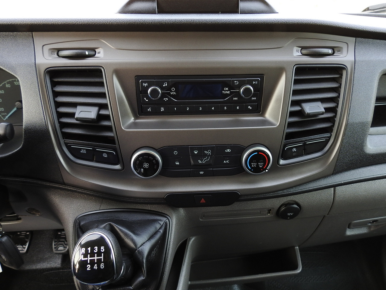 FORD TRANSIT BOX LIFT 8 PALLETS CRUISE CONTROL AIR CONDITIONING  130HP FORD TRANSIT BOX LIFT 8 PALLETS CRUISE CONTROL AIR CONDITIONING  130HP: صورة 36