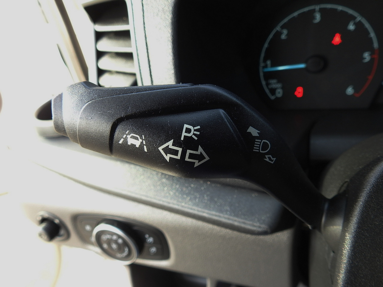 FORD TRANSIT BOX LIFT 8 PALLETS CRUISE CONTROL AIR CONDITIONING  130HP FORD TRANSIT BOX LIFT 8 PALLETS CRUISE CONTROL AIR CONDITIONING  130HP: صورة 33