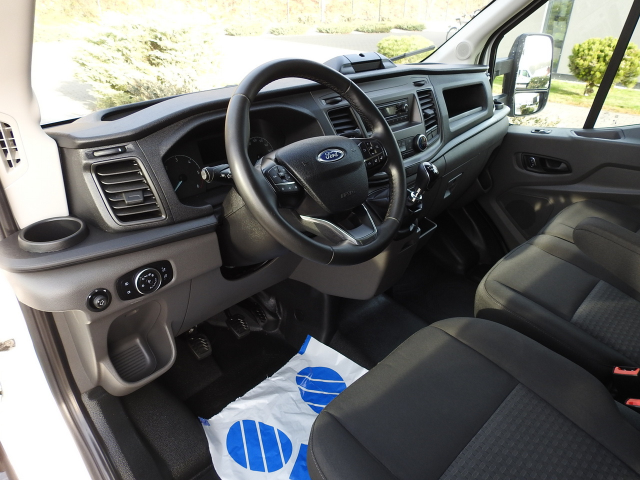 FORD TRANSIT BOX LIFT 8 PALLETS CRUISE CONTROL AIR CONDITIONING 130HP - شاحنة مغلقة الصندوق: صورة 2 FORD TRANSIT BOX LIFT 8 PALLETS CRUISE CONTROL AIR CONDITIONING 130HP - شاحنة مغلقة الصندوق: صورة 2