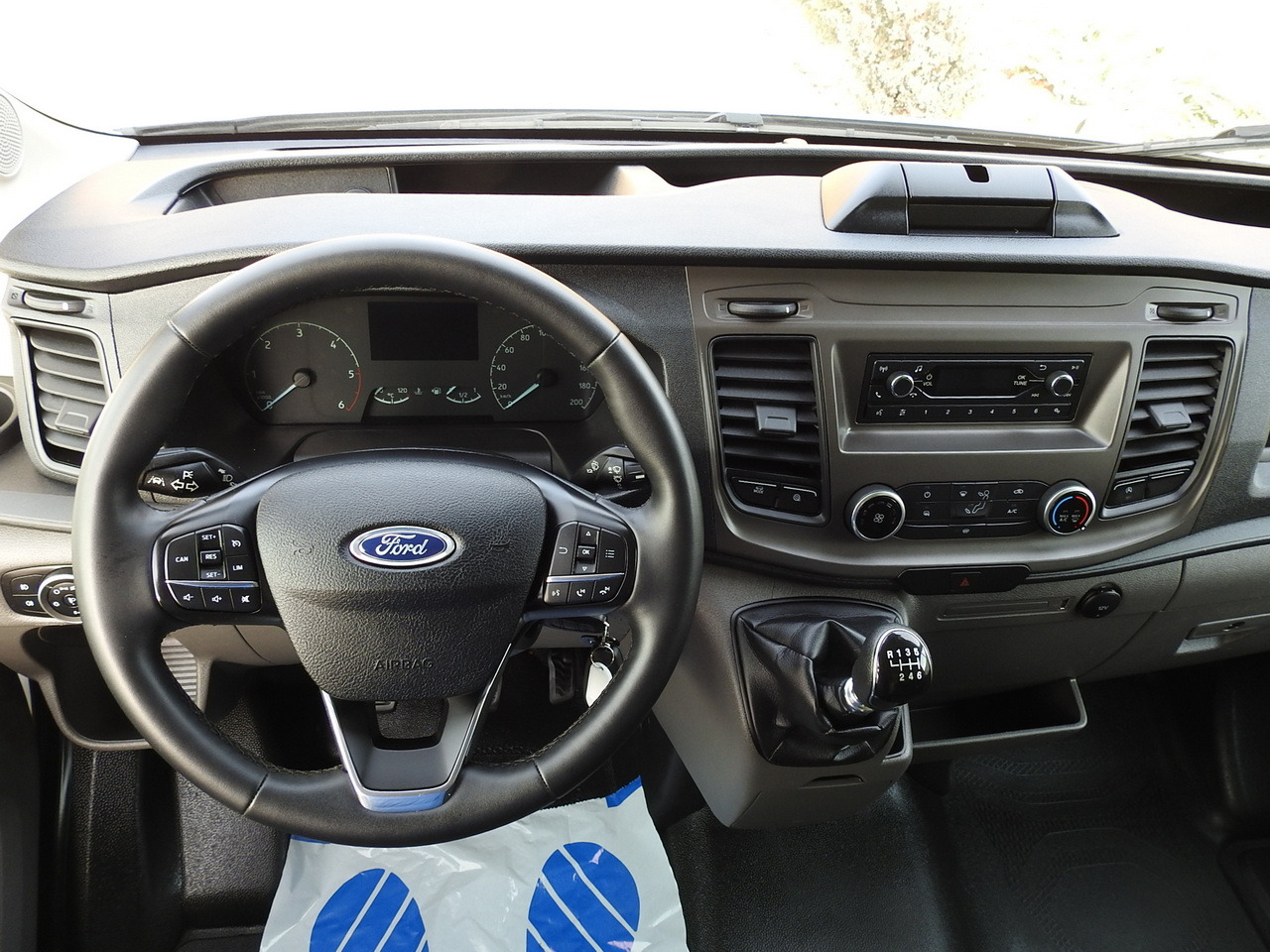 FORD TRANSIT BOX LIFT 8 PALLETS CRUISE CONTROL AIR CONDITIONING  130HP FORD TRANSIT BOX LIFT 8 PALLETS CRUISE CONTROL AIR CONDITIONING  130HP: صورة 29