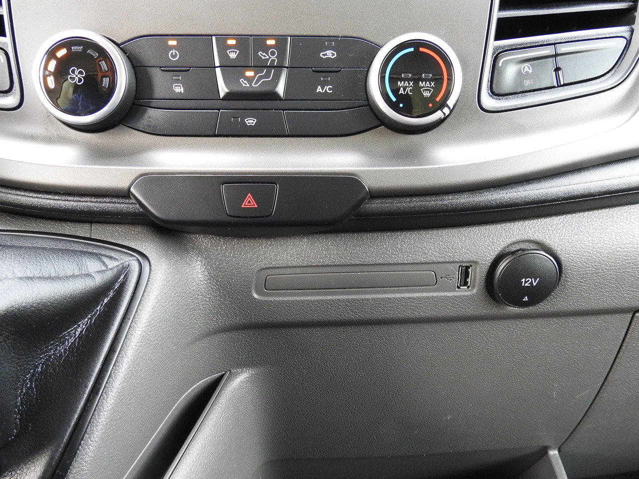 FORD TRANSIT BOX LIFT 8 PALLETS CRUISE CONTROL AIR CONDITIONING  130HP FORD TRANSIT BOX LIFT 8 PALLETS CRUISE CONTROL AIR CONDITIONING  130HP: صورة 39