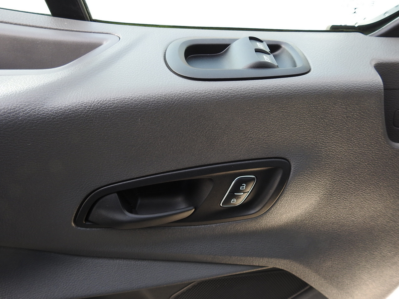 FORD TRANSIT BOX LIFT 8 PALLETS CRUISE CONTROL AIR CONDITIONING  130HP FORD TRANSIT BOX LIFT 8 PALLETS CRUISE CONTROL AIR CONDITIONING  130HP: صورة 27