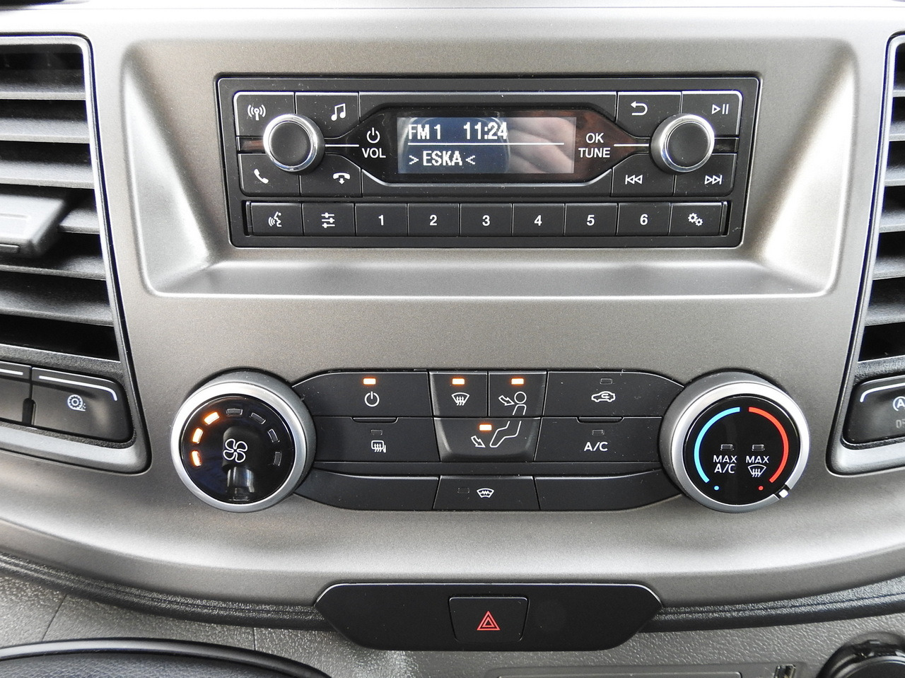 FORD TRANSIT BOX LIFT 8 PALLETS CRUISE CONTROL AIR CONDITIONING  130HP FORD TRANSIT BOX LIFT 8 PALLETS CRUISE CONTROL AIR CONDITIONING  130HP: صورة 37