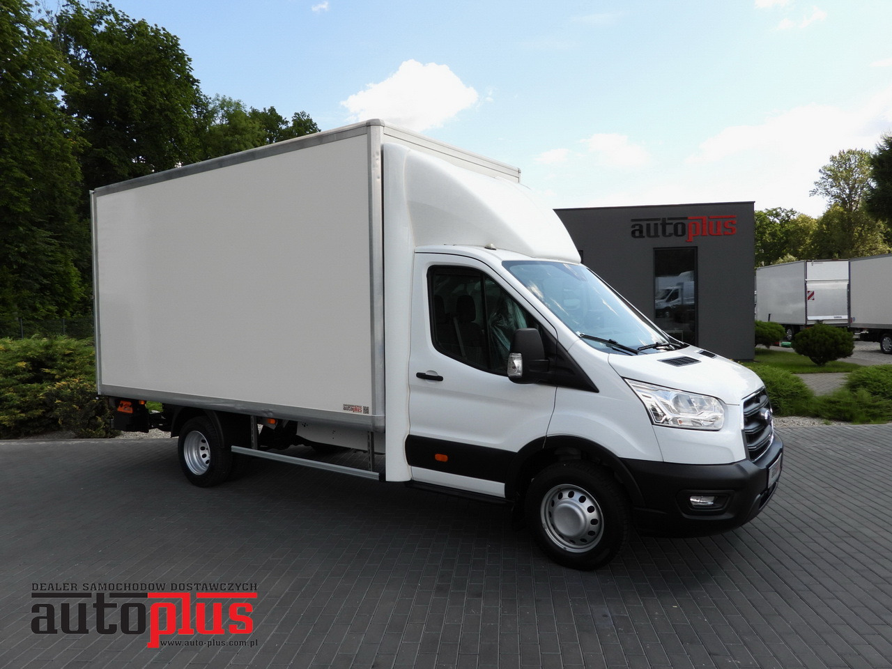 FORD TRANSIT BOX LIFT 8 PALLETS CRUISE CONTROL LED LIGHTS TWIN WHEELS AIR CONDITIONING 130HP - شاحنة مغلقة الصندوق: صورة 1 FORD TRANSIT BOX LIFT 8 PALLETS CRUISE CONTROL LED LIGHTS TWIN WHEELS AIR CONDITIONING 130HP - شاحنة مغلقة الصندوق: صورة 1