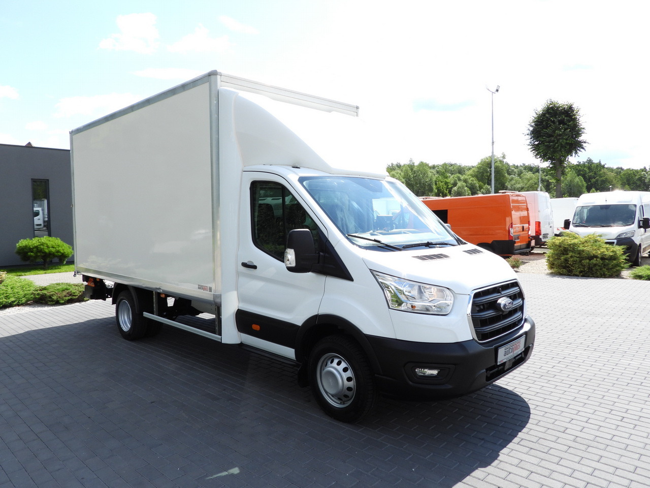 FORD TRANSIT BOX LIFT 8 PALLETS CRUISE CONTROL LED LIGHTS TWIN WHEELS AIR CONDITIONING 130HP - شاحنة مغلقة الصندوق: صورة 4 FORD TRANSIT BOX LIFT 8 PALLETS CRUISE CONTROL LED LIGHTS TWIN WHEELS AIR CONDITIONING 130HP - شاحنة مغلقة الصندوق: صورة 4