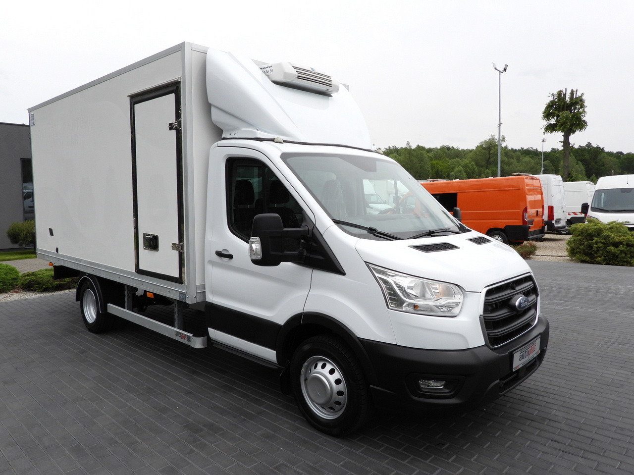 FORD TRANSIT BOX / REFRIGERATOR BOX 5*C / CRUISE CONTROL LED LIGHTS TWIN WHEELS AIR CONDITIONING 130HP - شاحنة مغلقة الصندوق: صورة 4 FORD TRANSIT BOX / REFRIGERATOR BOX 5*C / CRUISE CONTROL LED LIGHTS TWIN WHEELS AIR CONDITIONING 130HP - شاحنة مغلقة الصندوق: صورة 4