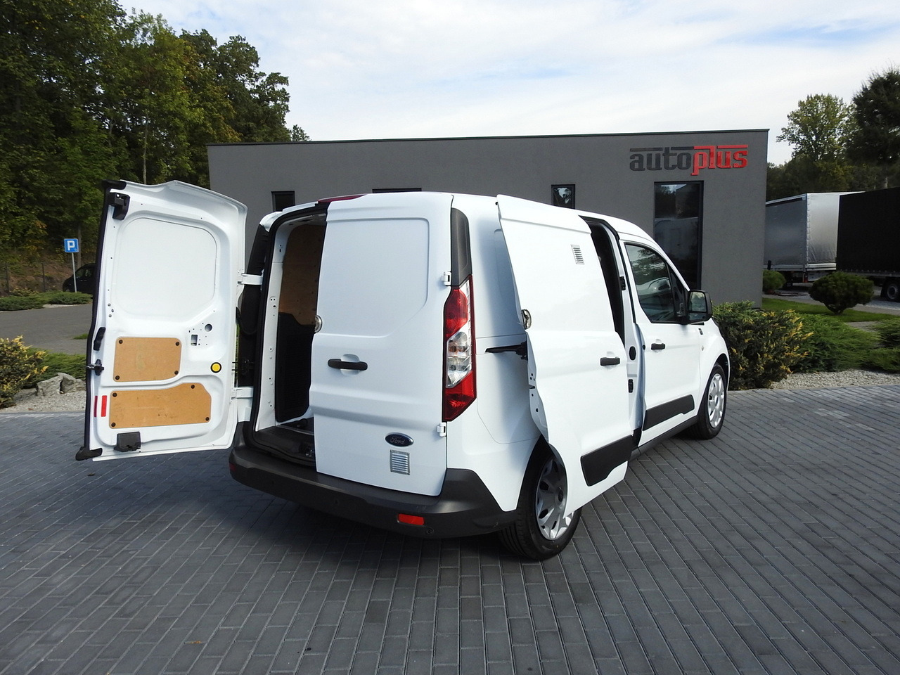 FORD TRANSIT CONNECT VAN CRUISE CONTROL NAVIGATION AIR CONDITIONING 100HP - فان: صورة 3 FORD TRANSIT CONNECT VAN CRUISE CONTROL NAVIGATION AIR CONDITIONING 100HP - فان: صورة 3
