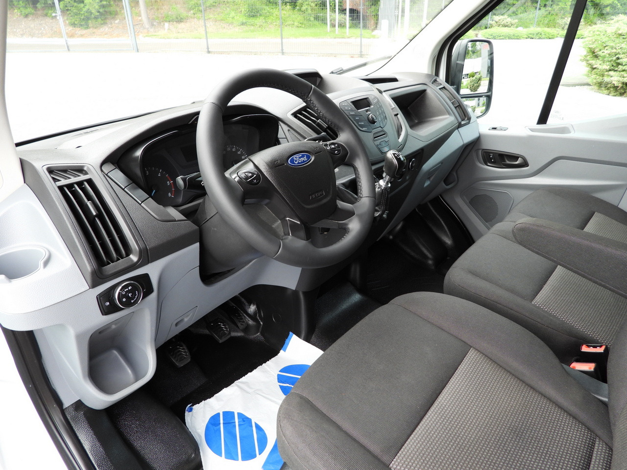 FORD TRANSIT REFRIGERATOR VAN 5*C AIR CONDITIONING 105HP - شاحنة مُبرّدة للتوصيل: صورة 2 FORD TRANSIT REFRIGERATOR VAN 5*C AIR CONDITIONING 105HP - شاحنة مُبرّدة للتوصيل: صورة 2