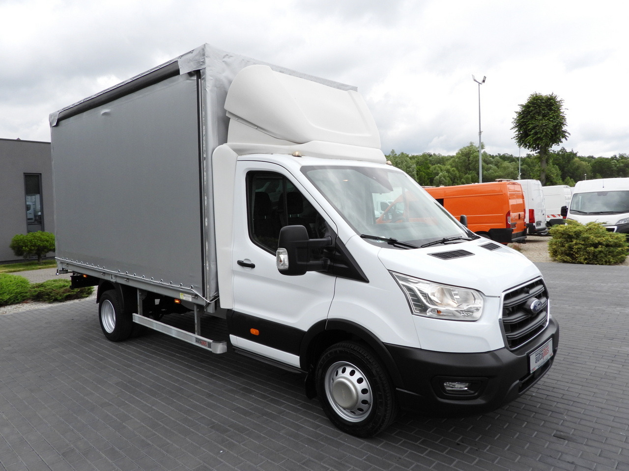FORD TRANSIT TARPAULIN 8 PALLETS CRUISE CONTROL LED LIGHTS TWIN WHEELS AIR CONDITIONING 130HP - شاحنة ستارة جانبية: صورة 4 FORD TRANSIT TARPAULIN 8 PALLETS CRUISE CONTROL LED LIGHTS TWIN WHEELS AIR CONDITIONING 130HP - شاحنة ستارة جانبية: صورة 4