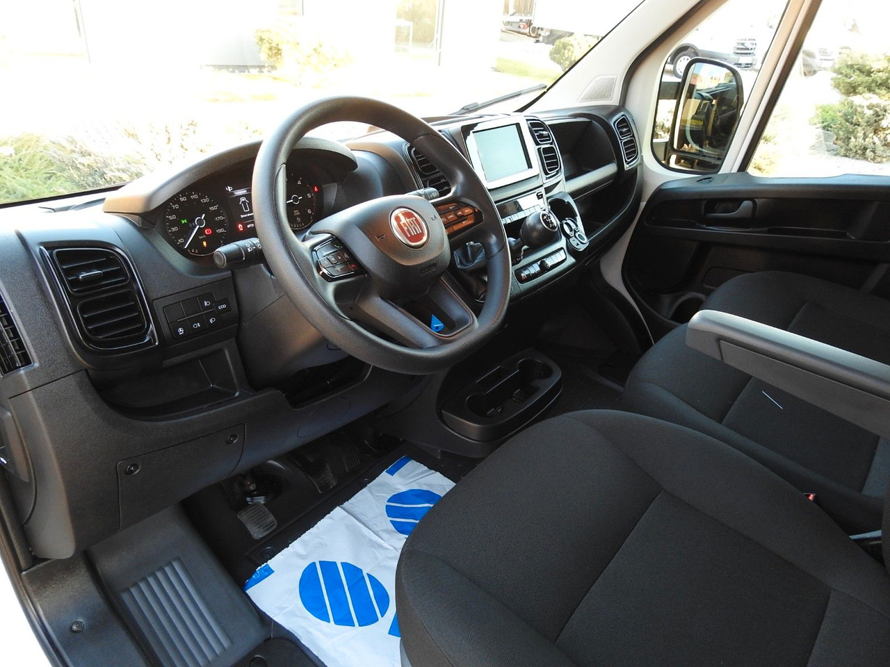 Fiat DUCATO KOFFER AUFZUG 8 PALETTEN TEMPOMAT - شاحنة مغلقة الصندوق: صورة 2 Fiat DUCATO KOFFER AUFZUG 8 PALETTEN TEMPOMAT - شاحنة مغلقة الصندوق: صورة 2