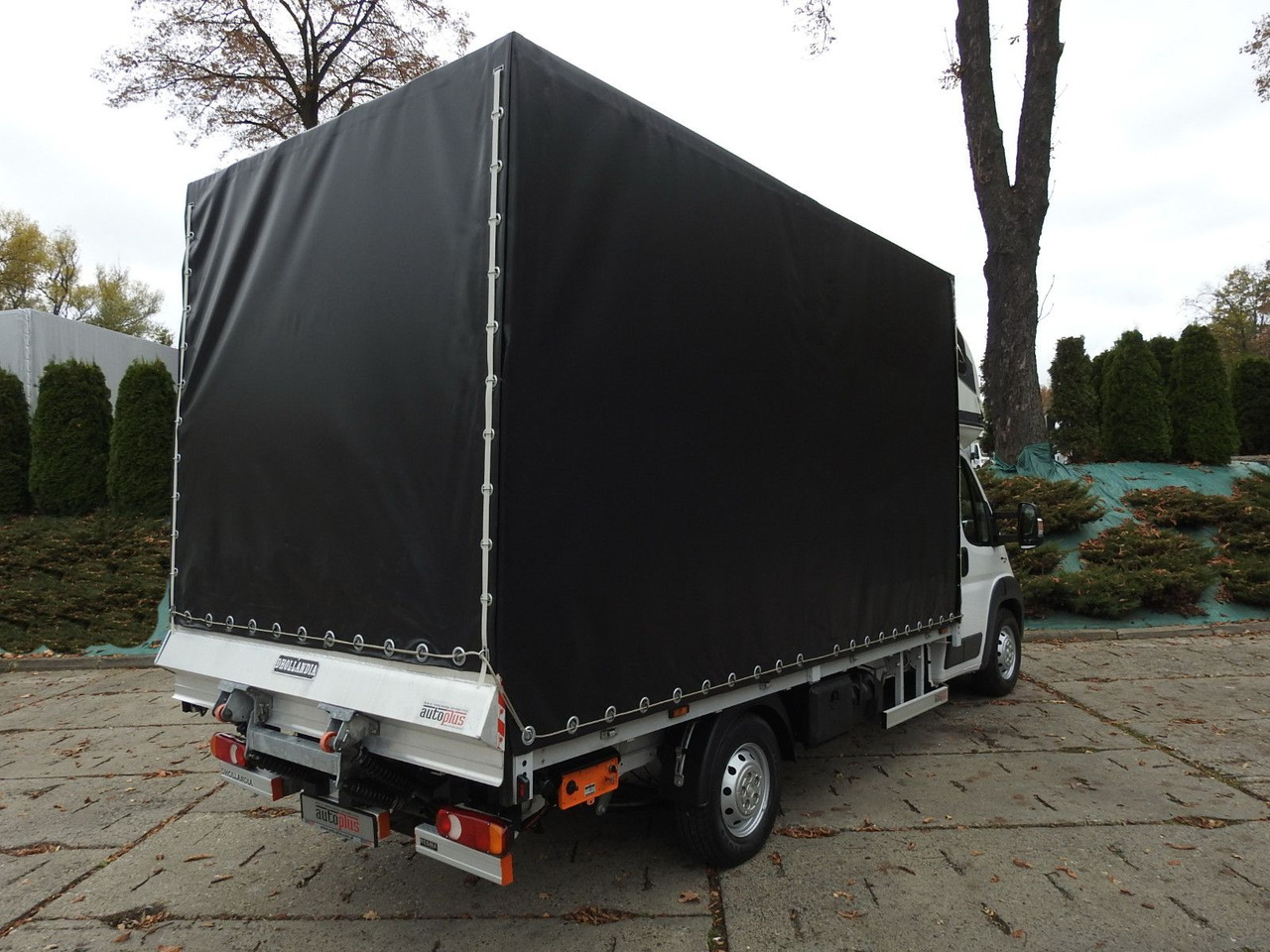 Fiat DUCATO PRITSCHE PLANE AUFZUG 8 PALETTEN WEBASTO - شاحنة ستارة جانبية: صورة 3 Fiat DUCATO PRITSCHE PLANE AUFZUG 8 PALETTEN WEBASTO - شاحنة ستارة جانبية: صورة 3