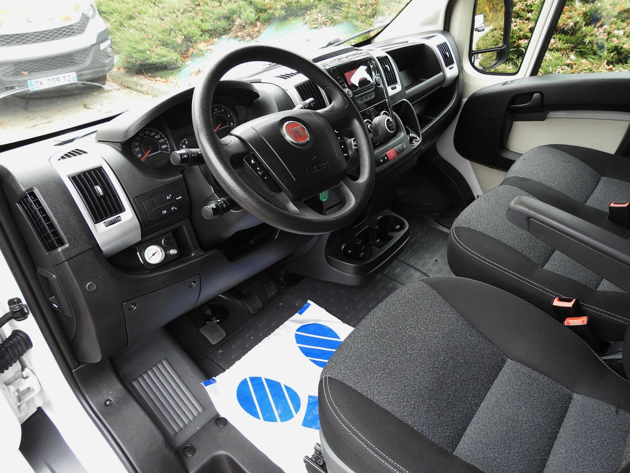 Fiat DUCATO PRITSCHE PLANE AUFZUG 8 PALETTEN WEBASTO - شاحنة ستارة جانبية: صورة 2 Fiat DUCATO PRITSCHE PLANE AUFZUG 8 PALETTEN WEBASTO - شاحنة ستارة جانبية: صورة 2