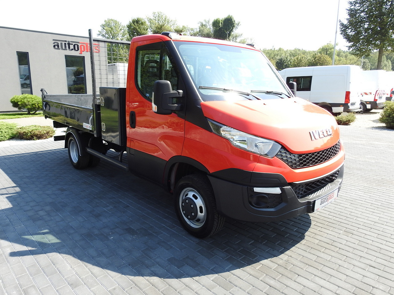 IVECO DAILY 35C13 TIPPER CRUISE CONTROL AIR CONDITIONING TWIN WHEELS 130HP - قلاب صغير: صورة 4 IVECO DAILY 35C13 TIPPER CRUISE CONTROL AIR CONDITIONING TWIN WHEELS 130HP - قلاب صغير: صورة 4
