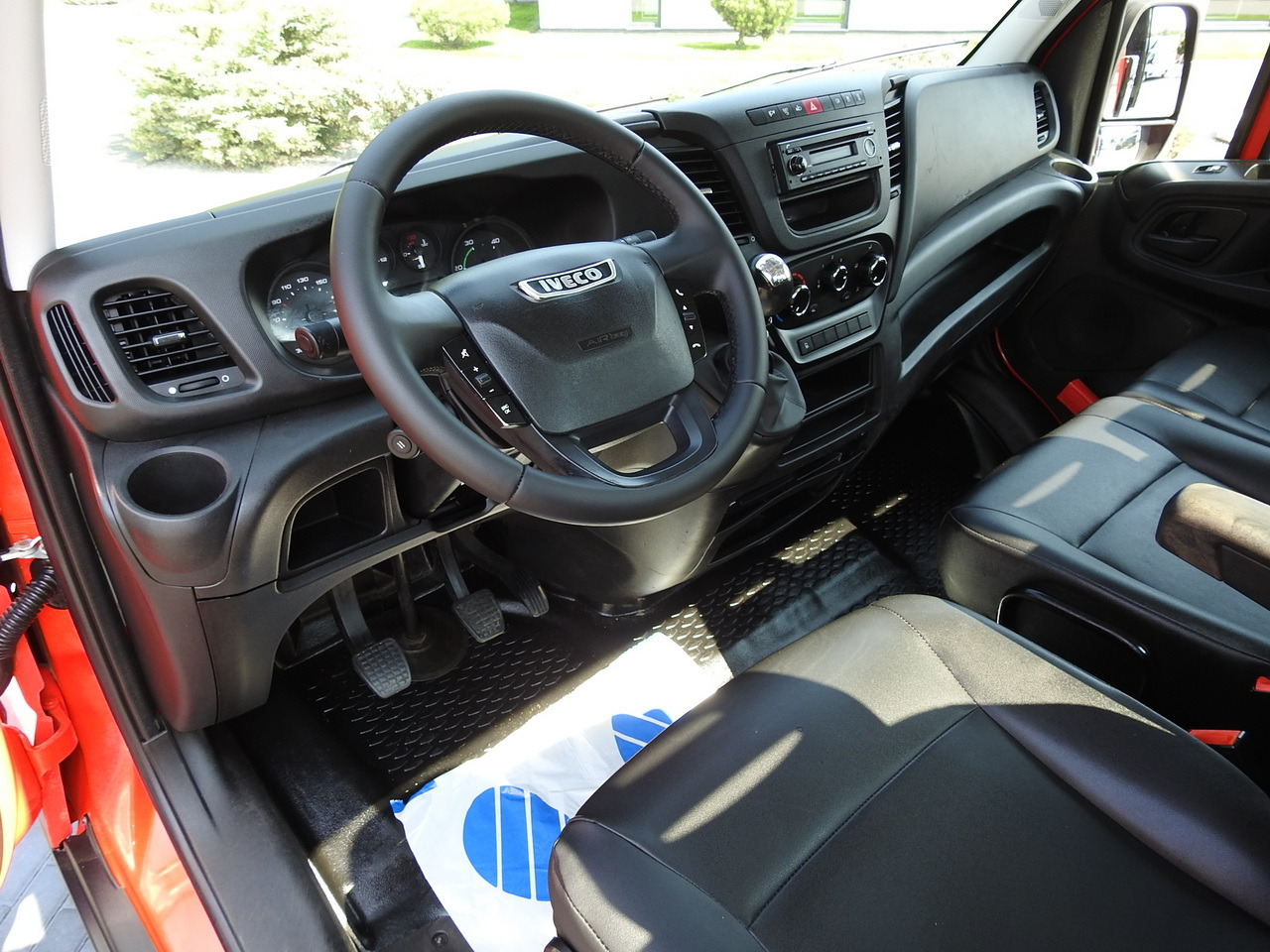 IVECO DAILY 35C13 TIPPER CRUISE CONTROL AIR CONDITIONING TWIN WHEELS 130HP - قلاب صغير: صورة 2 IVECO DAILY 35C13 TIPPER CRUISE CONTROL AIR CONDITIONING TWIN WHEELS 130HP - قلاب صغير: صورة 2
