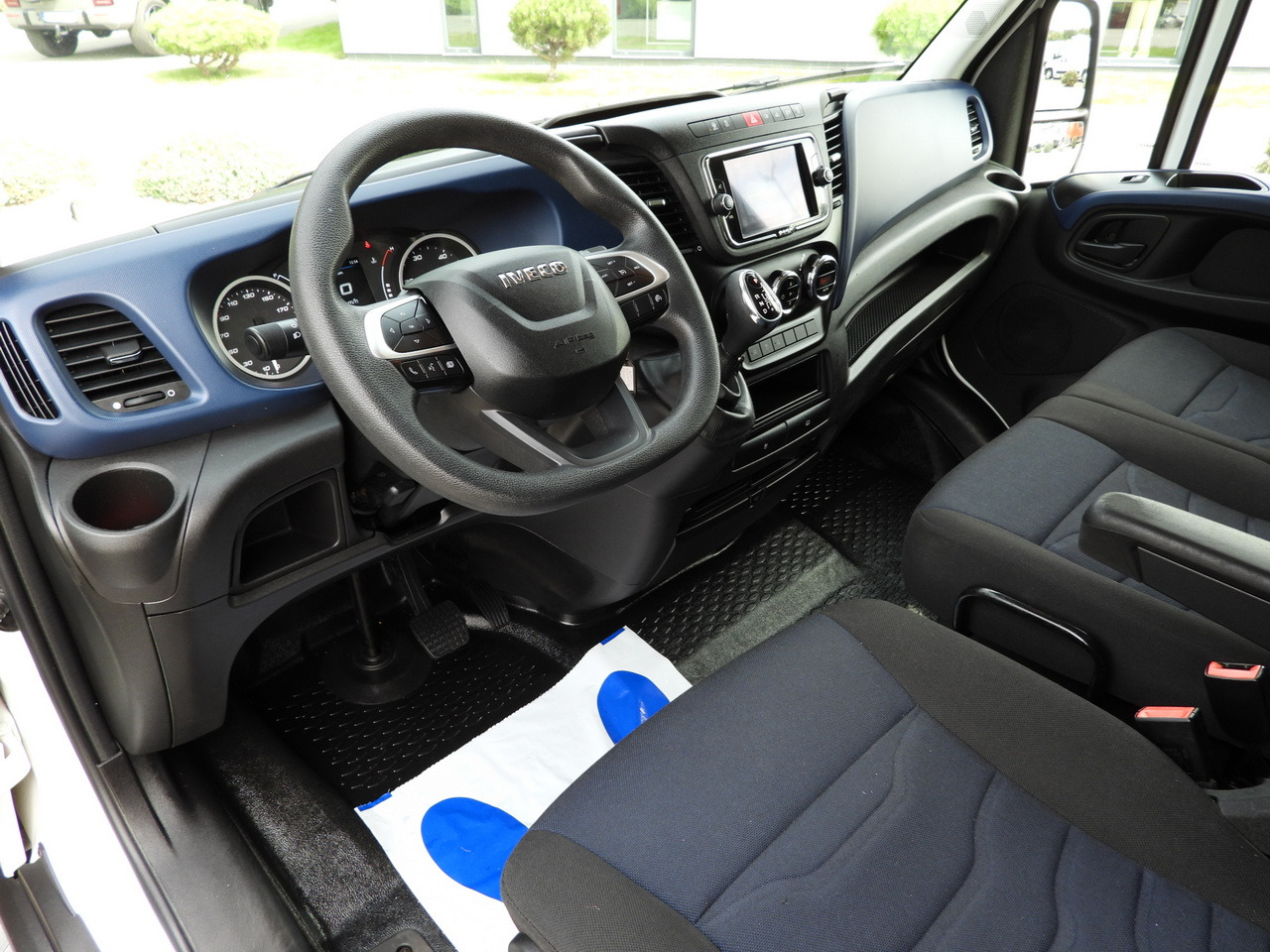 IVECO DAILY 35C16 BOX LIFT 8 PALLETS CRUISE CONTROL AUTOMATIC TRANSMISSION HI-MATIC TWIN WHEELS AIR CONDITIONING 160HP - شاحنة مغلقة الصندوق: صورة 2 IVECO DAILY 35C16 BOX LIFT 8 PALLETS CRUISE CONTROL AUTOMATIC TRANSMISSION HI-MATIC TWIN WHEELS AIR CONDITIONING 160HP - شاحنة مغلقة الصندوق: صورة 2