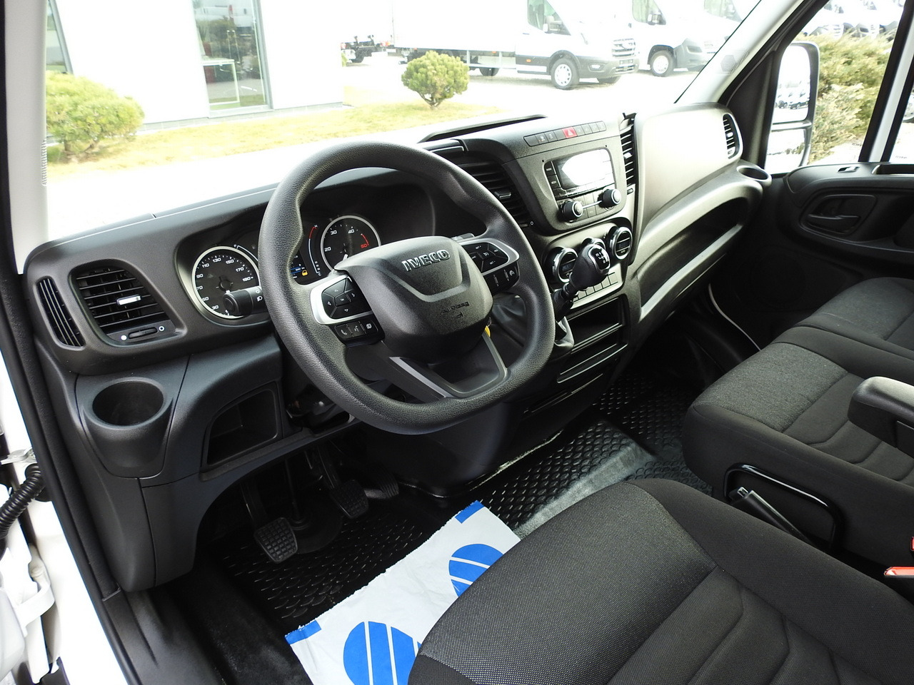 IVECO DAILY 35C16 BOX LIFT 8 PALLETS CRUISE CONTROL TWIN WHEELS AIR CONDITIONING 160HP - شاحنة مغلقة الصندوق: صورة 2 IVECO DAILY 35C16 BOX LIFT 8 PALLETS CRUISE CONTROL TWIN WHEELS AIR CONDITIONING 160HP - شاحنة مغلقة الصندوق: صورة 2