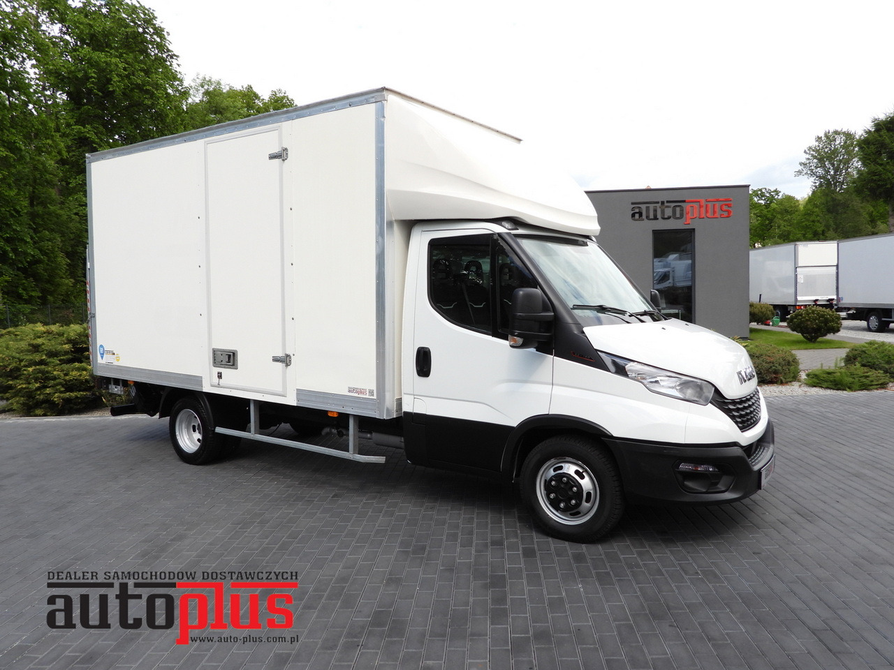 IVECO DAILY 35C16 BOX LIFT 8 PALLETS CRUISE CONTROL TWIN WHEELS AIR CONDITIONING 160HP - شاحنة مغلقة الصندوق: صورة 1 IVECO DAILY 35C16 BOX LIFT 8 PALLETS CRUISE CONTROL TWIN WHEELS AIR CONDITIONING 160HP - شاحنة مغلقة الصندوق: صورة 1