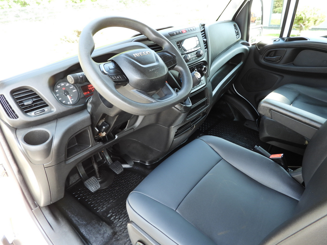 IVECO DAILY 35C16 TIPPER DOUBLE CABIN DOKA 6 SEATS TWIN WHEELS AIR CONDITIONING 160HP - شاحنة التوصيل: صورة 2 IVECO DAILY 35C16 TIPPER DOUBLE CABIN DOKA 6 SEATS TWIN WHEELS AIR CONDITIONING 160HP - شاحنة التوصيل: صورة 2