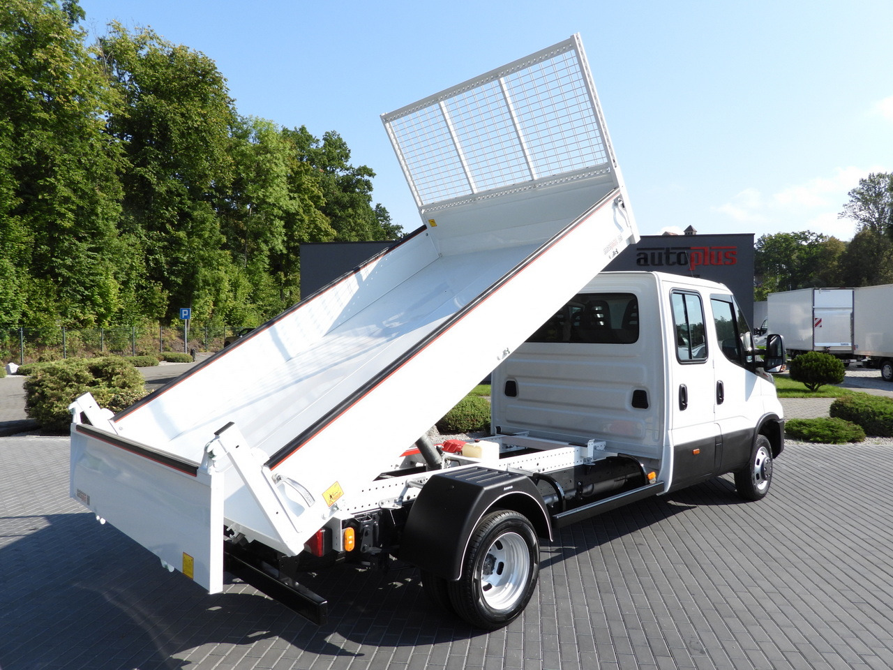 IVECO DAILY 35C16 TIPPER DOUBLE CABIN DOKA 6 SEATS TWIN WHEELS AIR CONDITIONING 160HP - شاحنة التوصيل: صورة 3 IVECO DAILY 35C16 TIPPER DOUBLE CABIN DOKA 6 SEATS TWIN WHEELS AIR CONDITIONING 160HP - شاحنة التوصيل: صورة 3