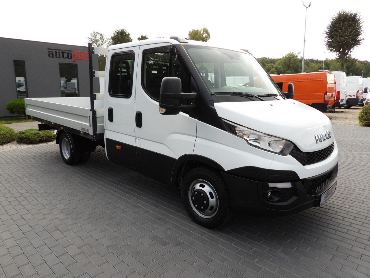 IVECO DAILY 35C17 STAKE BODY DOUBLE CABIN DOKA 7 SEATS CRUISE CONTROL TWIN WHEELS AIR CONDITIONING 170HP - شاحنة مفتوحة: صورة 4 IVECO DAILY 35C17 STAKE BODY DOUBLE CABIN DOKA 7 SEATS CRUISE CONTROL TWIN WHEELS AIR CONDITIONING 170HP - شاحنة مفتوحة: صورة 4