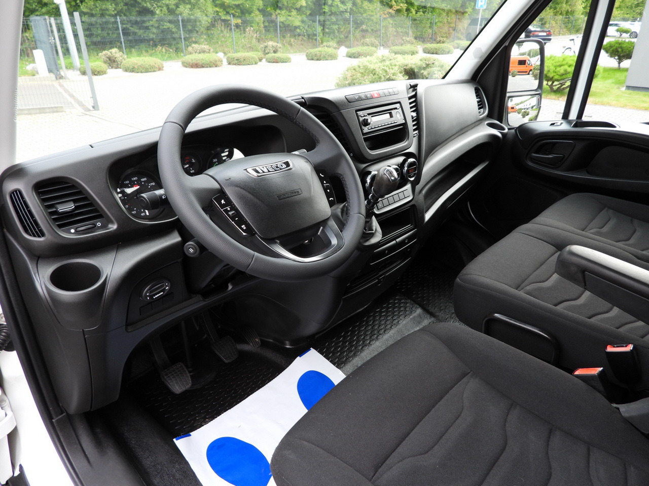 IVECO DAILY 35C17 STAKE BODY DOUBLE CABIN DOKA 7 SEATS CRUISE CONTROL TWIN WHEELS AIR CONDITIONING 170HP - شاحنة مفتوحة: صورة 2 IVECO DAILY 35C17 STAKE BODY DOUBLE CABIN DOKA 7 SEATS CRUISE CONTROL TWIN WHEELS AIR CONDITIONING 170HP - شاحنة مفتوحة: صورة 2