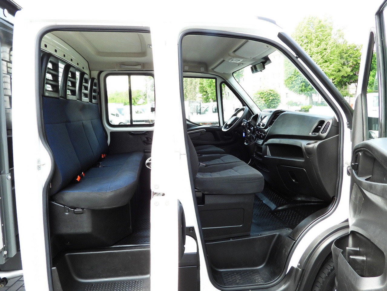 شاحنة مفتوحة IVECO DAILY 35S12 STAKE BODY DOUBLE CABIN DOKA 7 SEATS AIR CONDITIONING  120HP: صورة 33