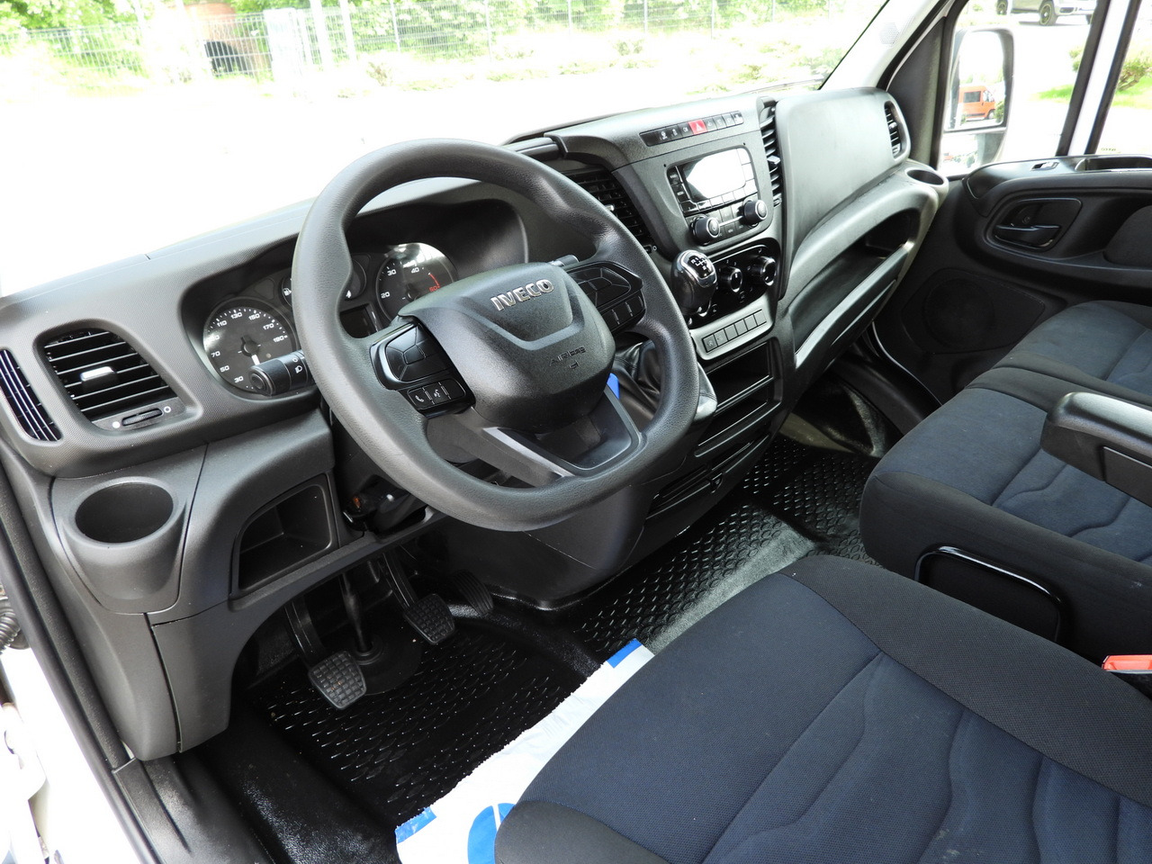 IVECO DAILY 35S12 STAKE BODY DOUBLE CABIN DOKA 7 SEATS AIR CONDITIONING 120HP - شاحنة مفتوحة: صورة 2 IVECO DAILY 35S12 STAKE BODY DOUBLE CABIN DOKA 7 SEATS AIR CONDITIONING 120HP - شاحنة مفتوحة: صورة 2