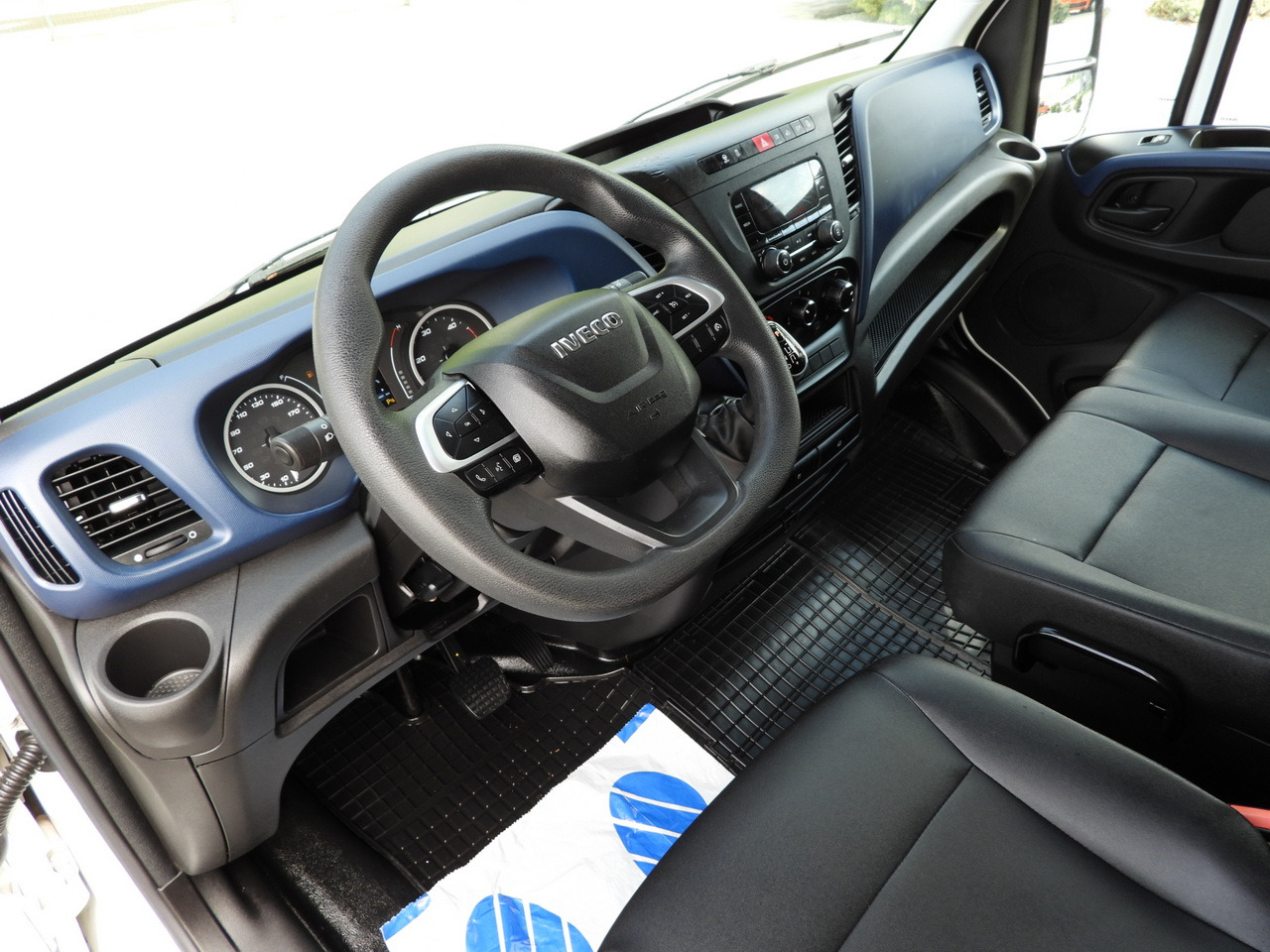 IVECO DAILY 35S14 REFRIGERATOR VAN -10*C POWER SUPPLY 230V CRUISE CONTROL AUTOMATIC TRANSMISSION HI-MATIC AIR CONDITIONING 140HP - شاحنة مُبرّدة للتوصيل: صورة 2 IVECO DAILY 35S14 REFRIGERATOR VAN -10*C POWER SUPPLY 230V CRUISE CONTROL AUTOMATIC TRANSMISSION HI-MATIC AIR CONDITIONING 140HP - شاحنة مُبرّدة للتوصيل: صورة 2