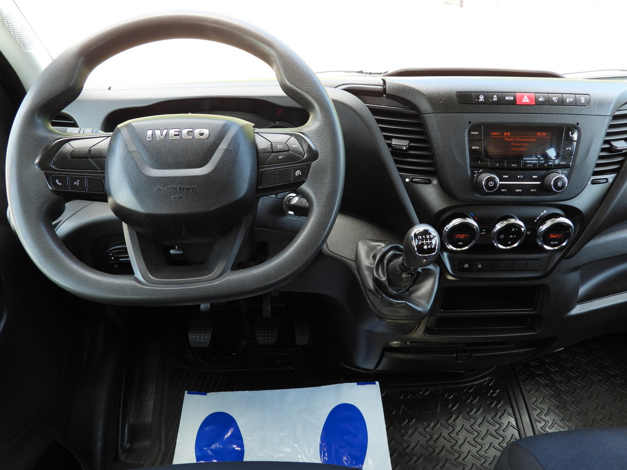 الشاحنات الصغيرة كابينة مزدوجة IVECO DAILY 35S14 STAKE BODY DOUBLE CABIN DOKA 7 SEATS CRUISE CONTROL AIR CONDITIONING 135HP: صورة 27 الشاحنات الصغيرة كابينة مزدوجة IVECO DAILY 35S14 STAKE BODY DOUBLE CABIN DOKA 7 SEATS CRUISE CONTROL AIR CONDITIONING 135HP: صورة 27