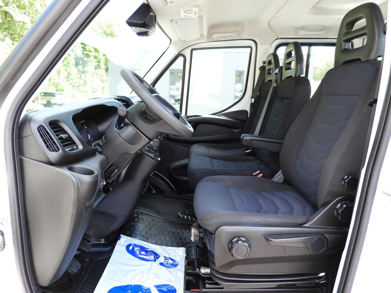 الشاحنات الصغيرة كابينة مزدوجة IVECO DAILY 35S14 STAKE BODY DOUBLE CABIN DOKA 7 SEATS CRUISE CONTROL AIR CONDITIONING 135HP: صورة 25 الشاحنات الصغيرة كابينة مزدوجة IVECO DAILY 35S14 STAKE BODY DOUBLE CABIN DOKA 7 SEATS CRUISE CONTROL AIR CONDITIONING 135HP: صورة 25
