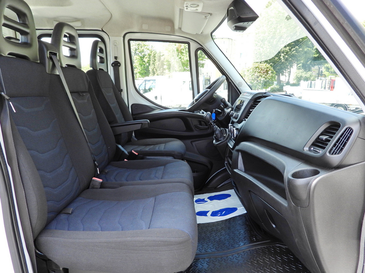 الشاحنات الصغيرة كابينة مزدوجة IVECO DAILY 35S14 STAKE BODY DOUBLE CABIN DOKA 7 SEATS CRUISE CONTROL AIR CONDITIONING 135HP: صورة 37 الشاحنات الصغيرة كابينة مزدوجة IVECO DAILY 35S14 STAKE BODY DOUBLE CABIN DOKA 7 SEATS CRUISE CONTROL AIR CONDITIONING 135HP: صورة 37