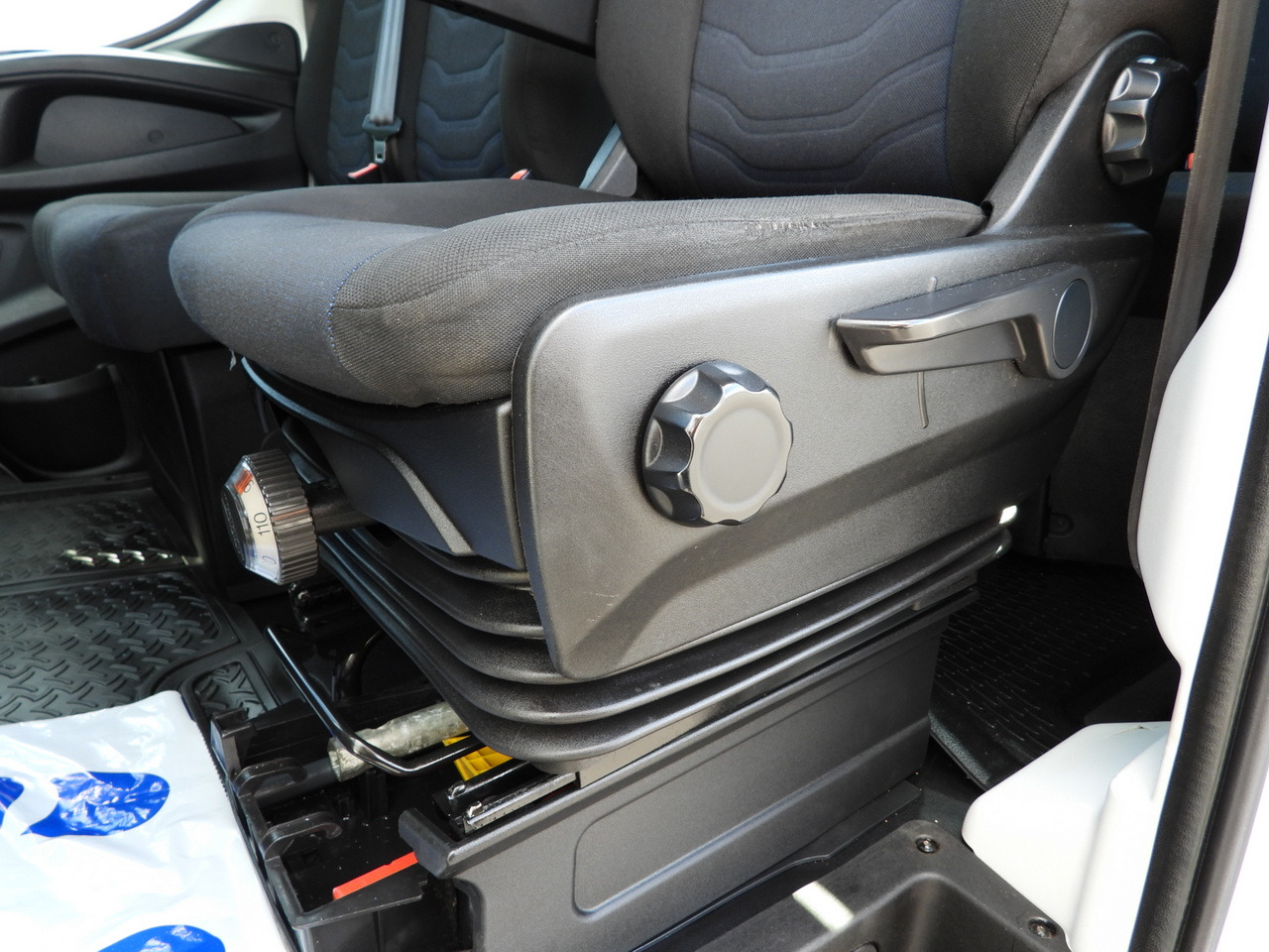 الشاحنات الصغيرة كابينة مزدوجة IVECO DAILY 35S14 STAKE BODY DOUBLE CABIN DOKA 7 SEATS CRUISE CONTROL AIR CONDITIONING 135HP: صورة 26 الشاحنات الصغيرة كابينة مزدوجة IVECO DAILY 35S14 STAKE BODY DOUBLE CABIN DOKA 7 SEATS CRUISE CONTROL AIR CONDITIONING 135HP: صورة 26