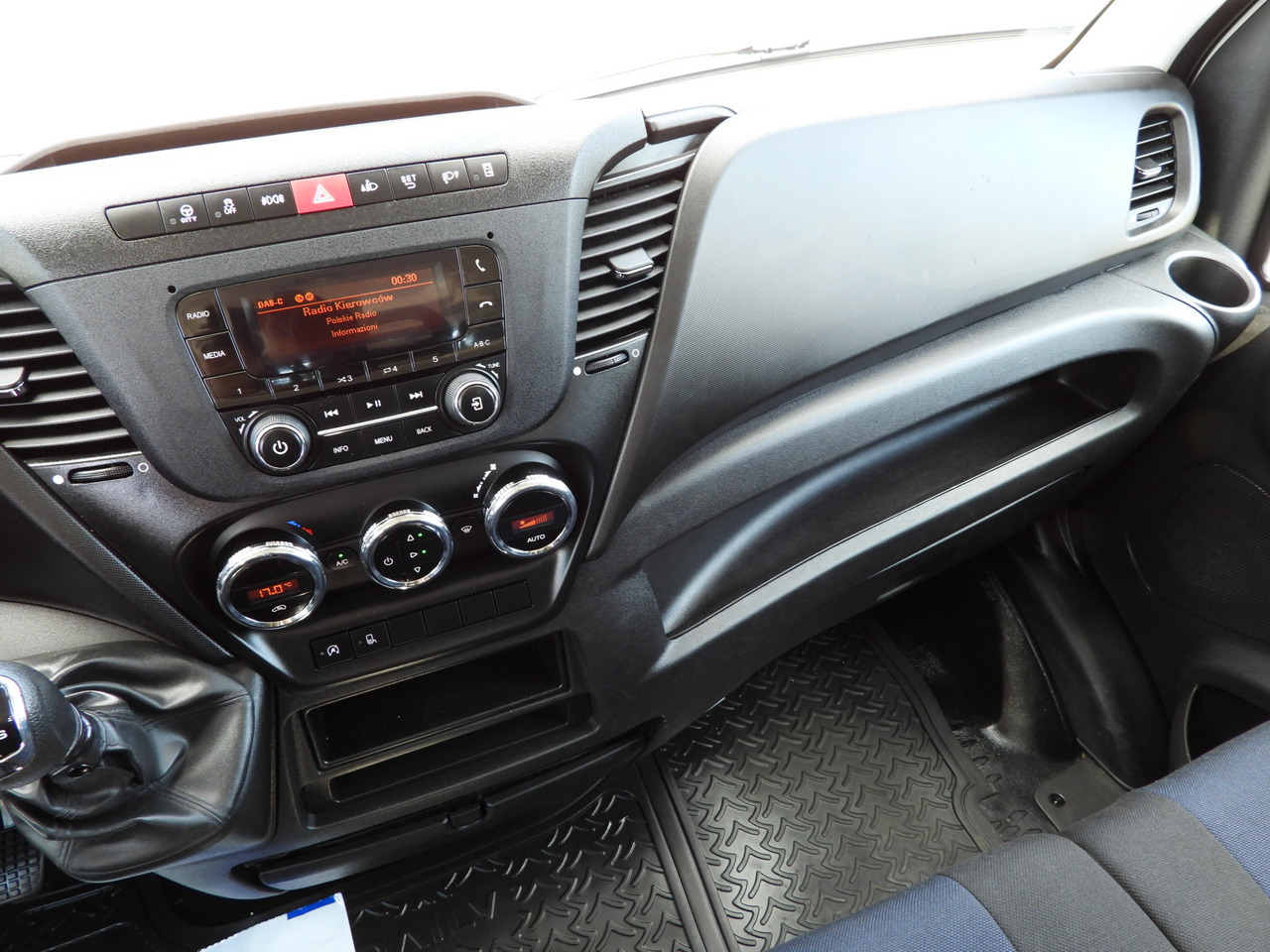 الشاحنات الصغيرة كابينة مزدوجة IVECO DAILY 35S14 STAKE BODY DOUBLE CABIN DOKA 7 SEATS CRUISE CONTROL AIR CONDITIONING 135HP: صورة 29 الشاحنات الصغيرة كابينة مزدوجة IVECO DAILY 35S14 STAKE BODY DOUBLE CABIN DOKA 7 SEATS CRUISE CONTROL AIR CONDITIONING 135HP: صورة 29