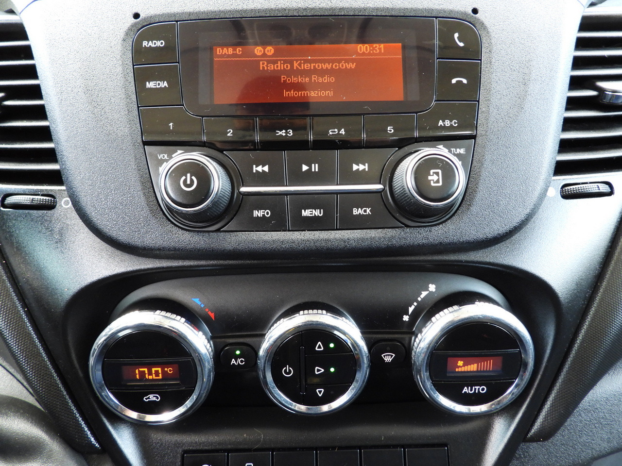 الشاحنات الصغيرة كابينة مزدوجة IVECO DAILY 35S14 STAKE BODY DOUBLE CABIN DOKA 7 SEATS CRUISE CONTROL AIR CONDITIONING 135HP: صورة 34 الشاحنات الصغيرة كابينة مزدوجة IVECO DAILY 35S14 STAKE BODY DOUBLE CABIN DOKA 7 SEATS CRUISE CONTROL AIR CONDITIONING 135HP: صورة 34