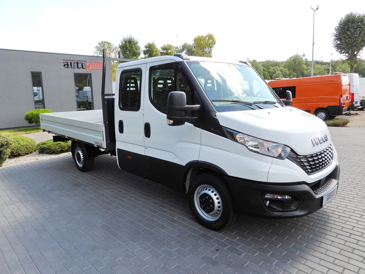 IVECO DAILY 35S14 STAKE BODY DOUBLE CABIN DOKA 7 SEATS CRUISE CONTROL AIR CONDITIONING 135HP - الشاحنات الصغيرة كابينة مزدوجة: صورة 4 IVECO DAILY 35S14 STAKE BODY DOUBLE CABIN DOKA 7 SEATS CRUISE CONTROL AIR CONDITIONING 135HP - الشاحنات الصغيرة كابينة مزدوجة: صورة 4